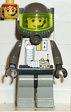 Exploriens - Helmet with Breathing Apparatus and Hose Torso