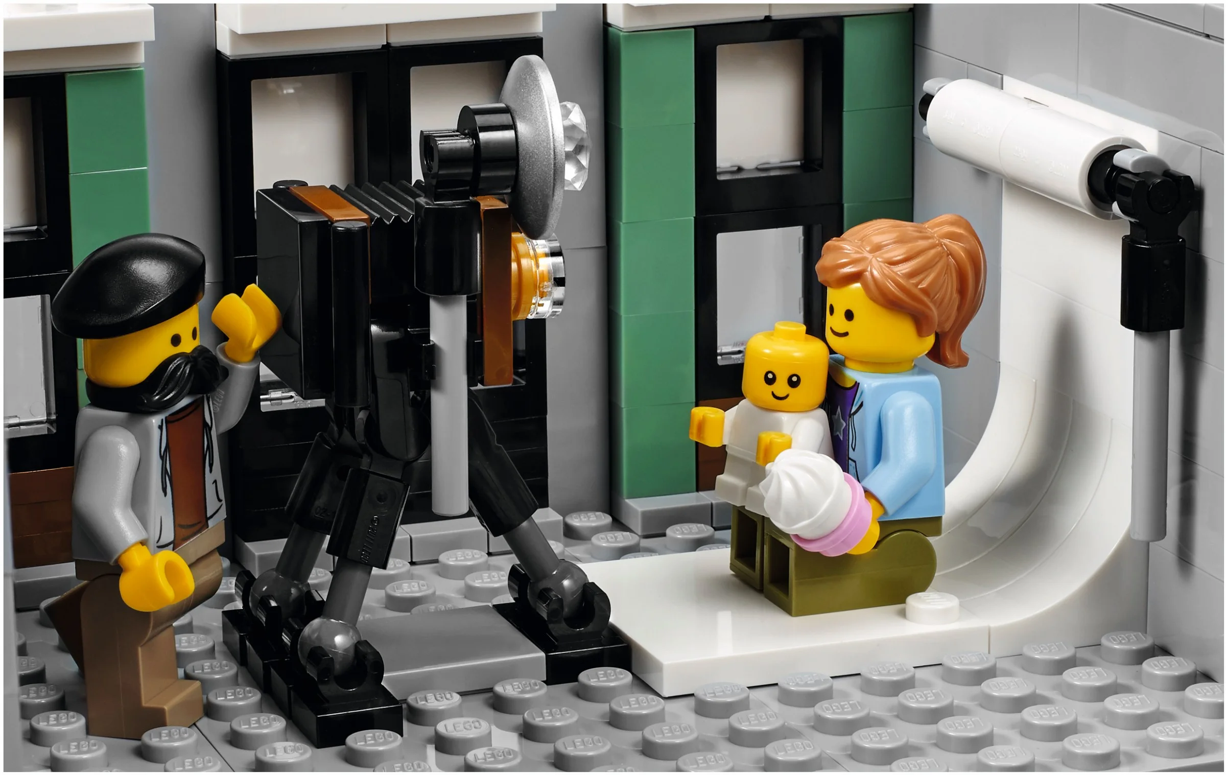 LEGO® 10255 Plac zgromadzeń - zdjęcie 11