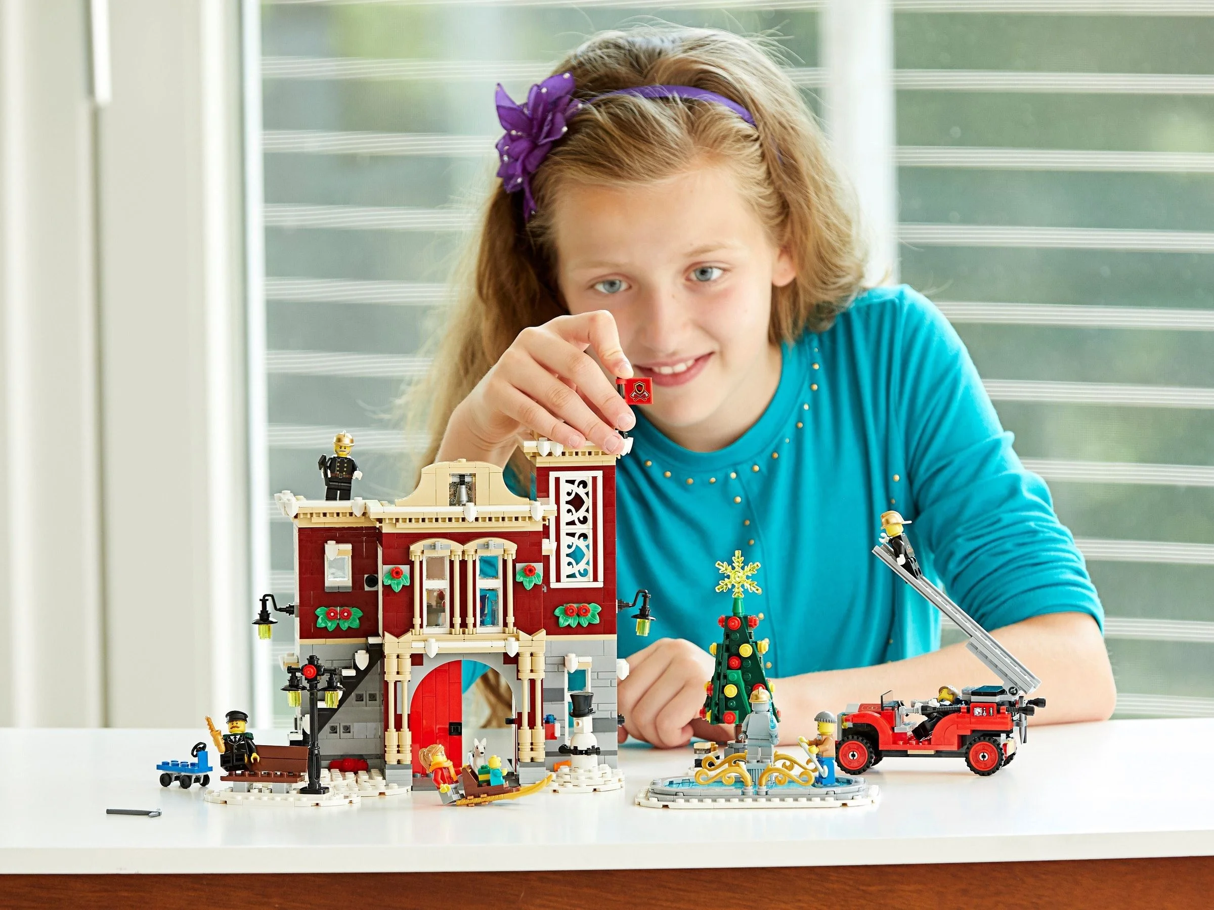 LEGO® 10263 Expert Remiza strażacka w zimowej wiosce - zdjęcie 3
