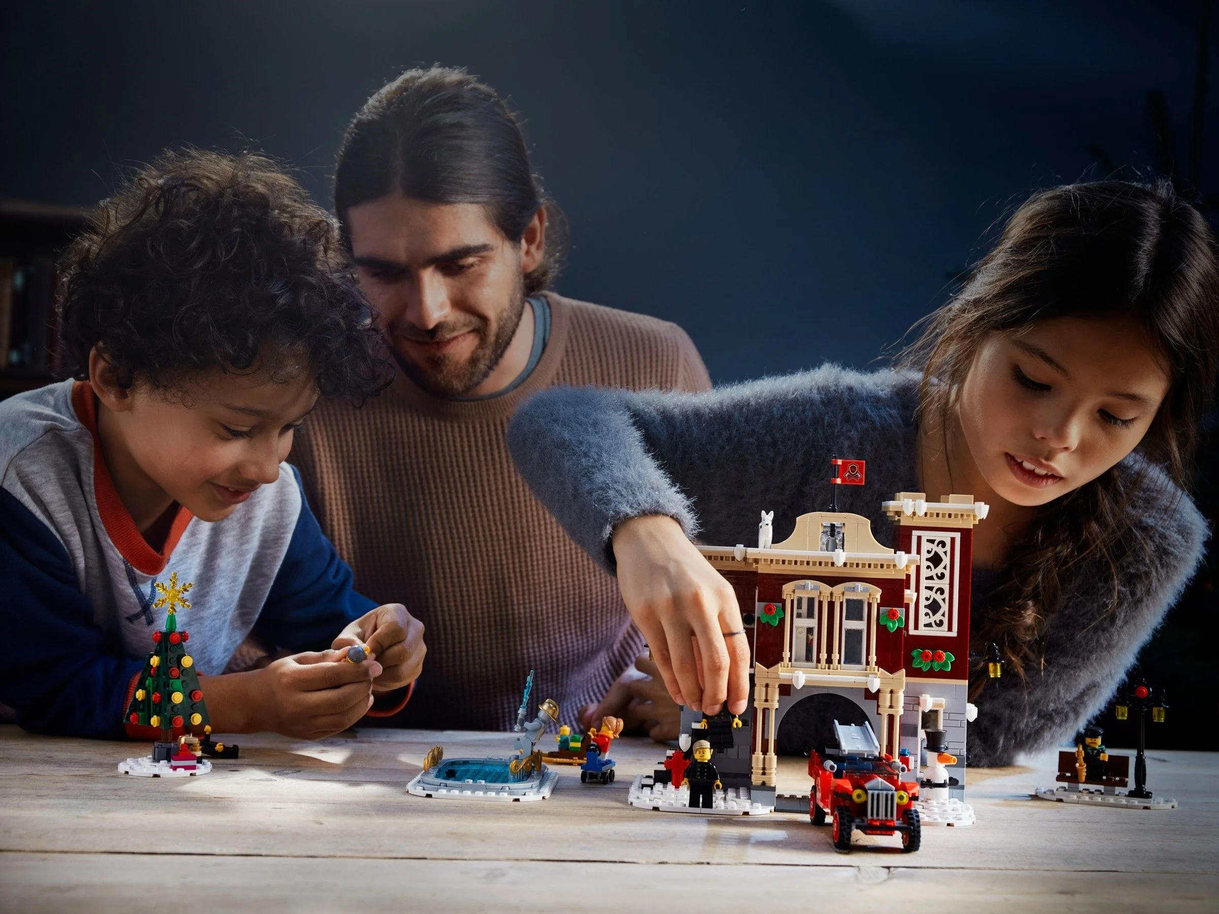 LEGO® 10263 Expert Remiza strażacka w zimowej wiosce - zdjęcie 15