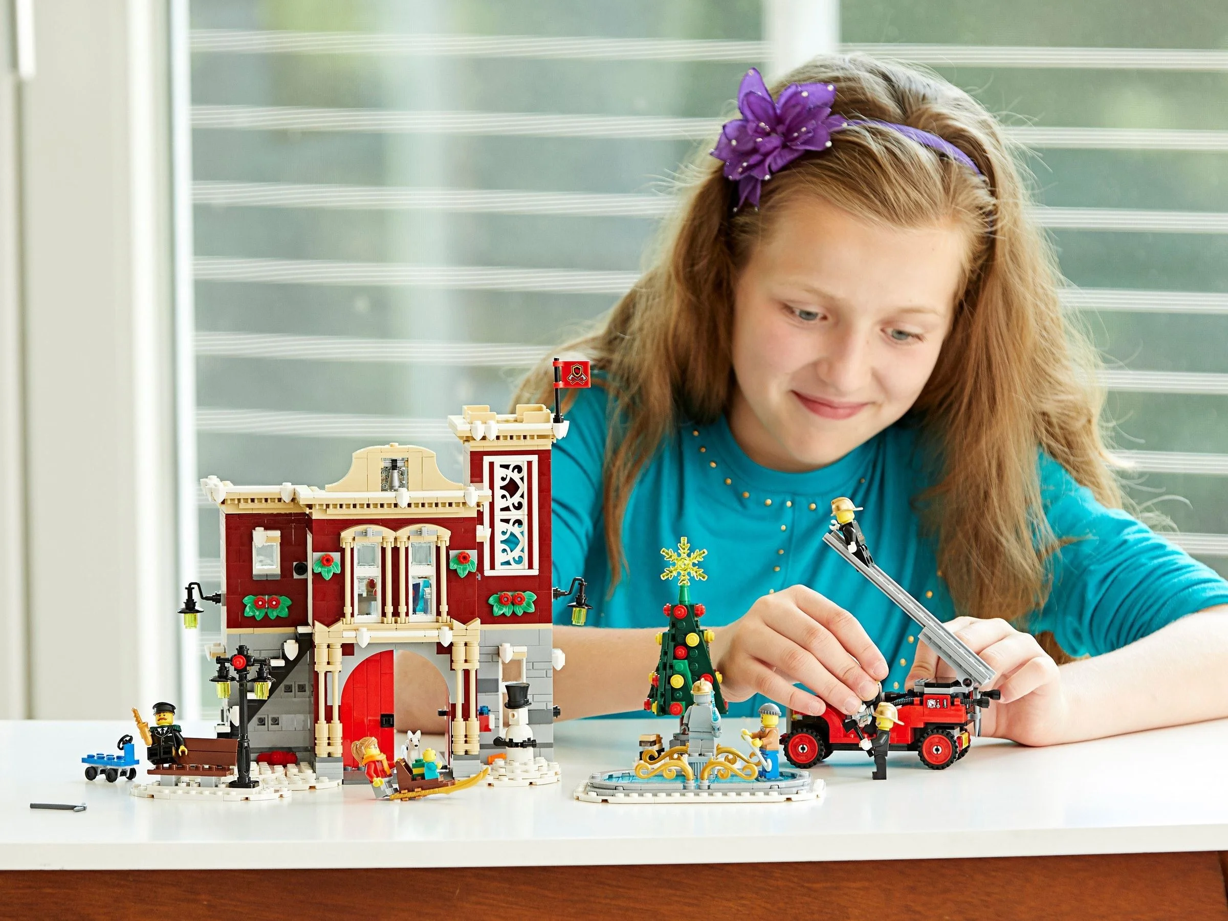 LEGO® 10263 Expert Remiza strażacka w zimowej wiosce - zdjęcie 21