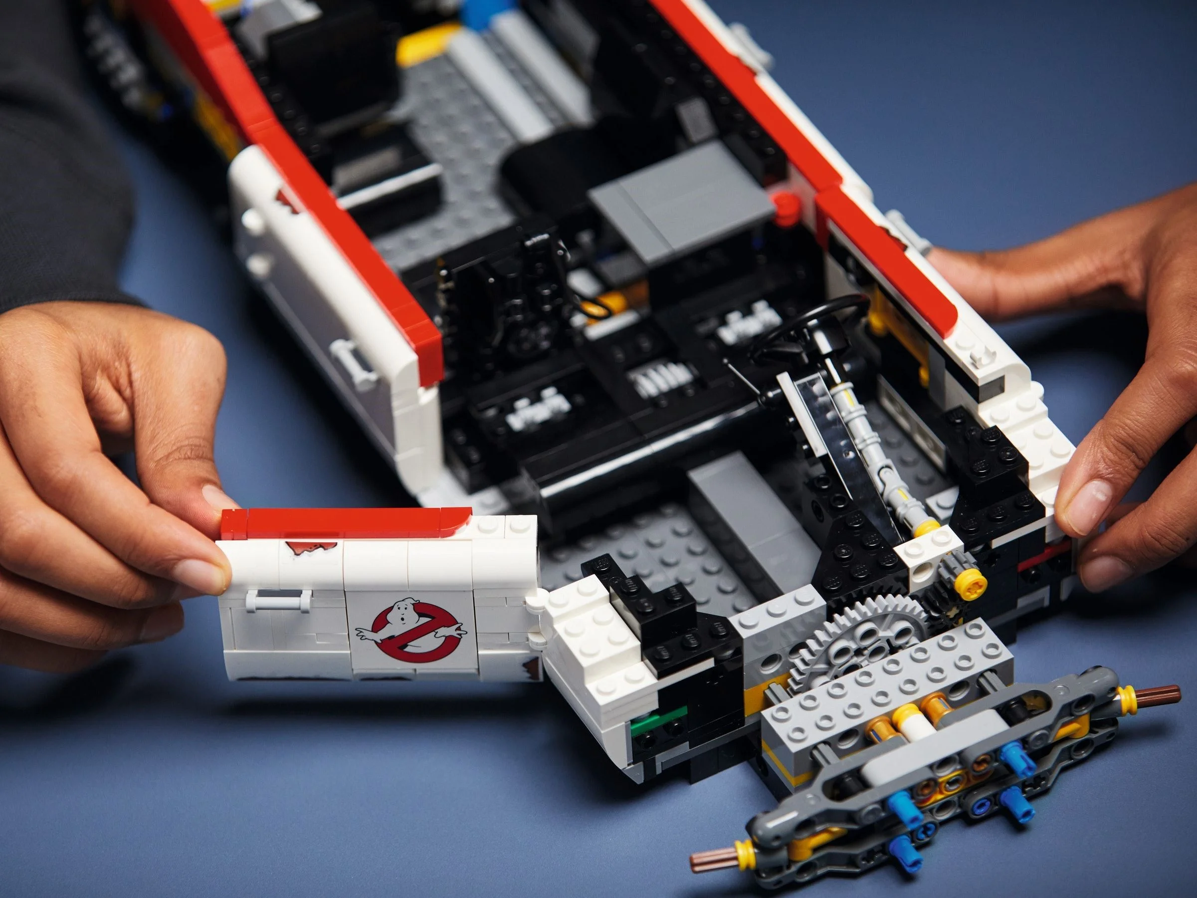 LEGO® 10274 ECTO-1 Pogromców duchów - zdjęcie 16