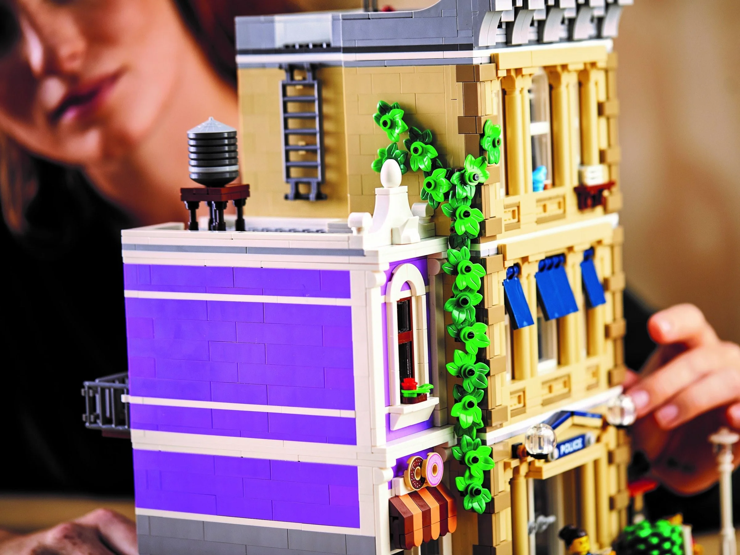 LEGO® 10278 Expert Posterunek policji - zdjęcie 8