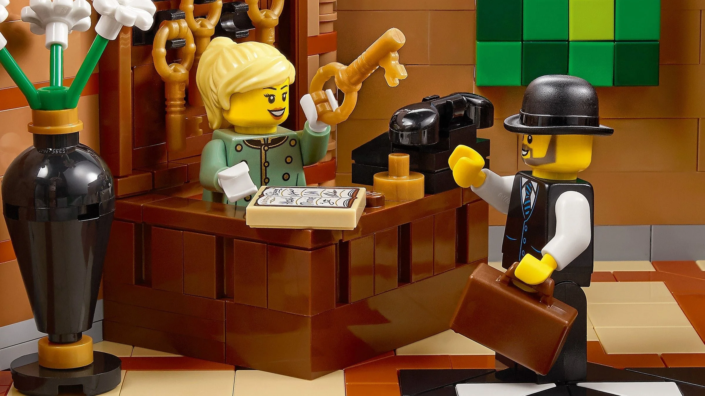 LEGO® 10297 Hotel butikowy - zdjęcie 20