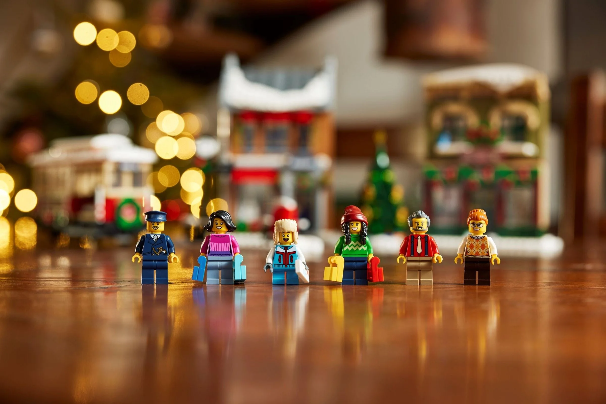 LEGO® 10308 Icons Świąteczna Główna Ulica - zdjęcie 9