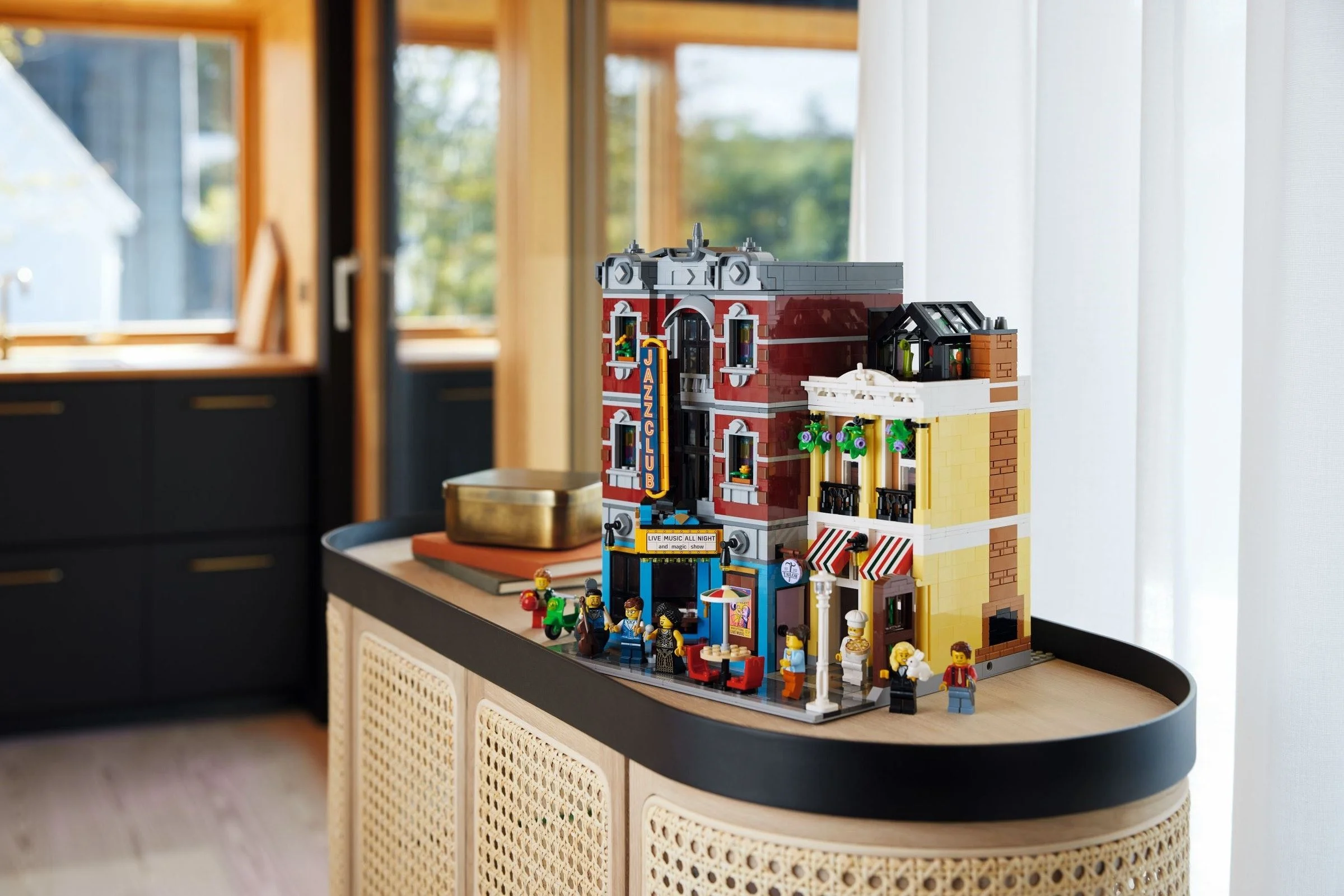 LEGO® 10312 Klub jazzowy - zdjęcie 10