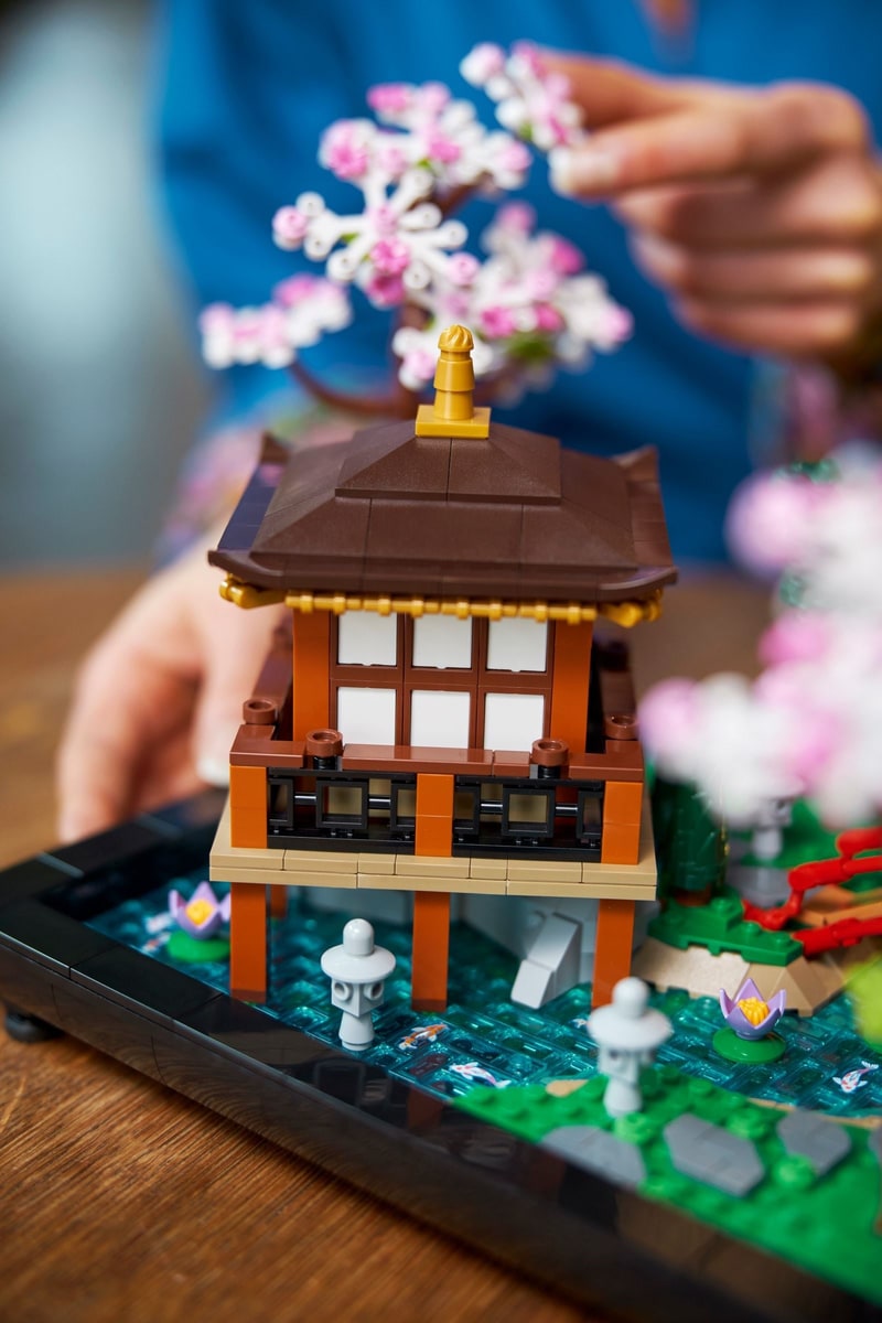 LEGO® 10315 Zaciszny ogród - zdjęcie 12