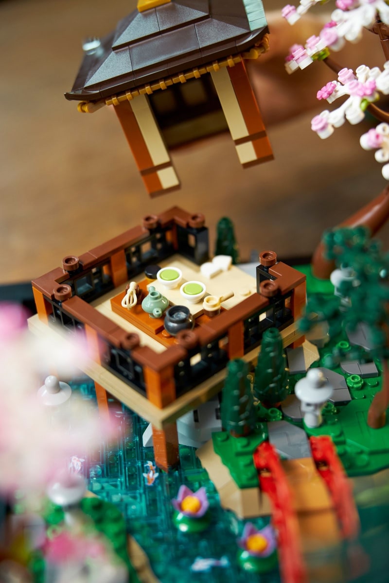 LEGO® 10315 Zaciszny ogród - zdjęcie 16