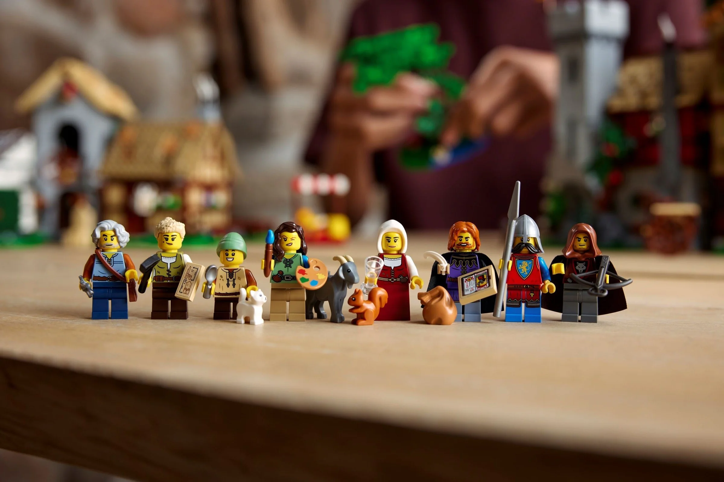 LEGO® 10332 Średniowieczny plac miejski - zdjęcie 10