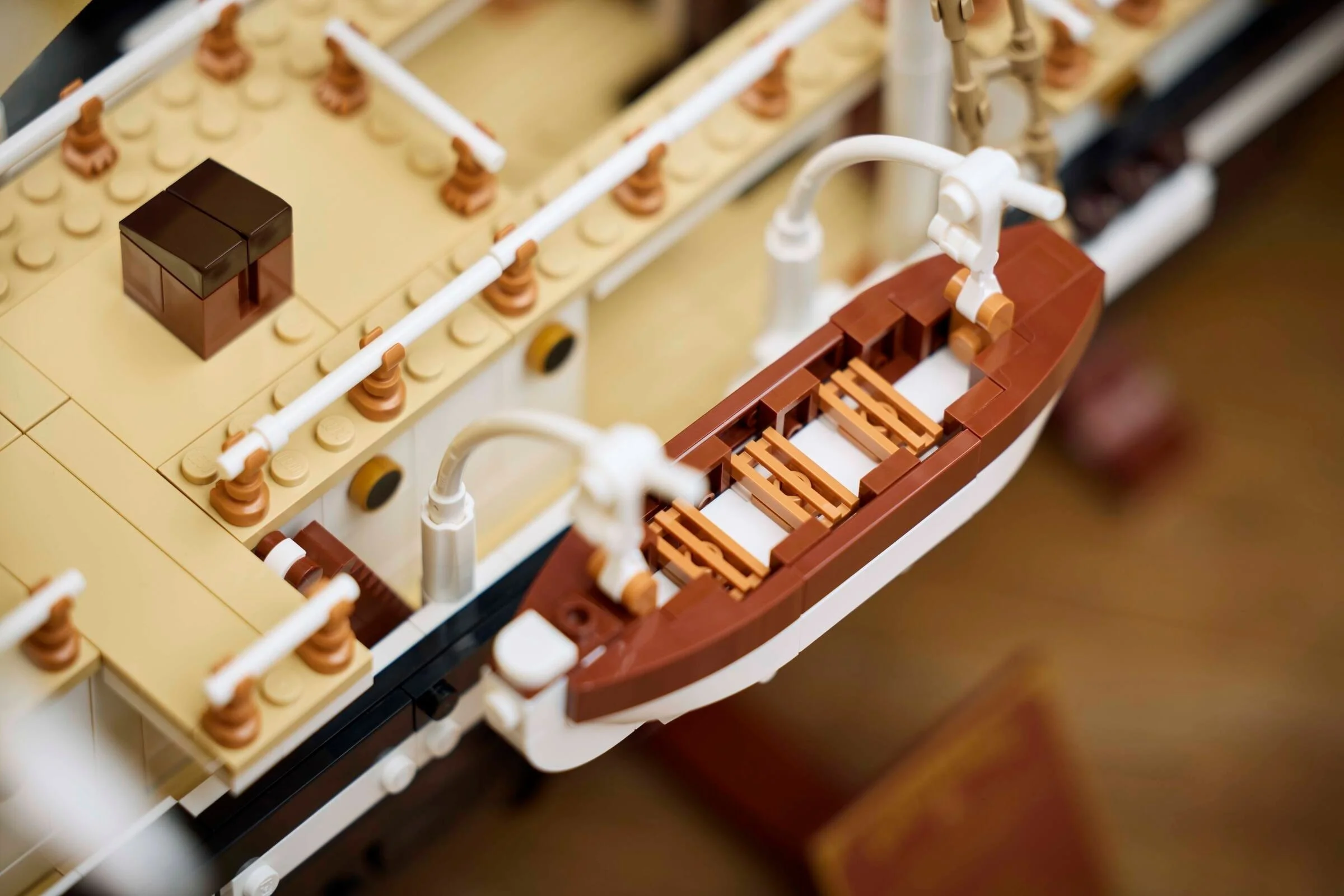 LEGO® 10335 Endurance - zdjęcie 19