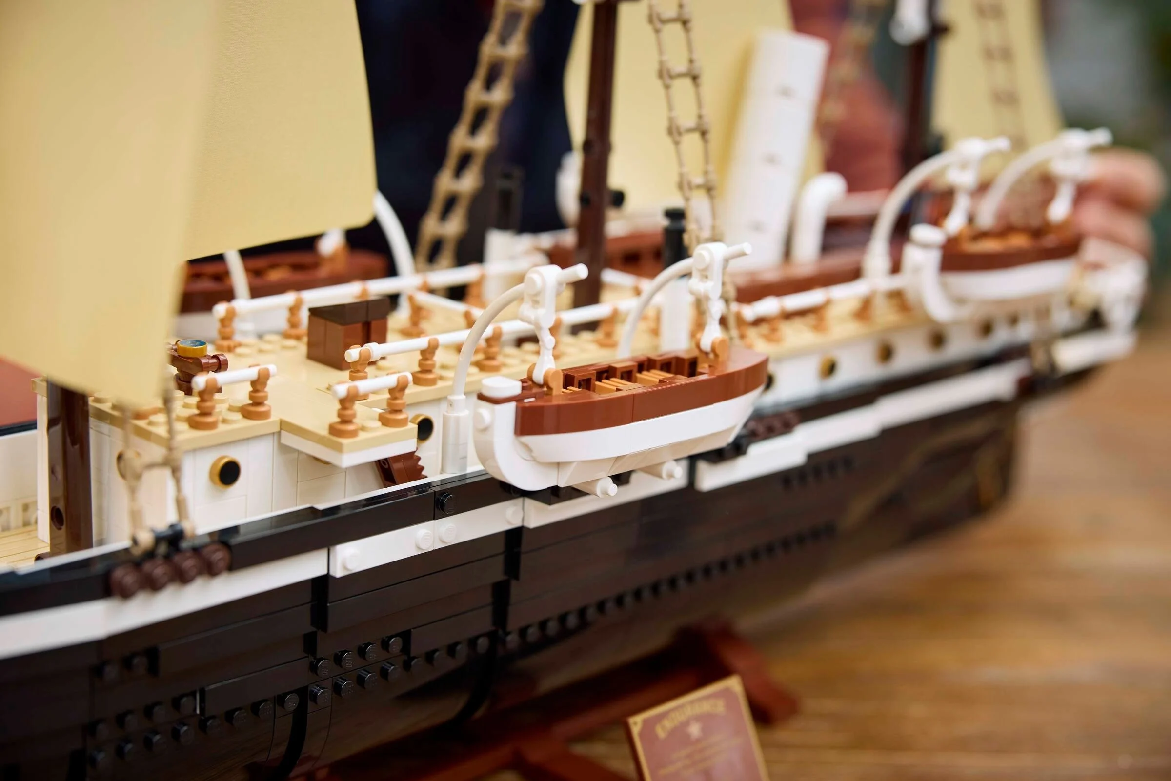LEGO® 10335 Endurance - zdjęcie 20