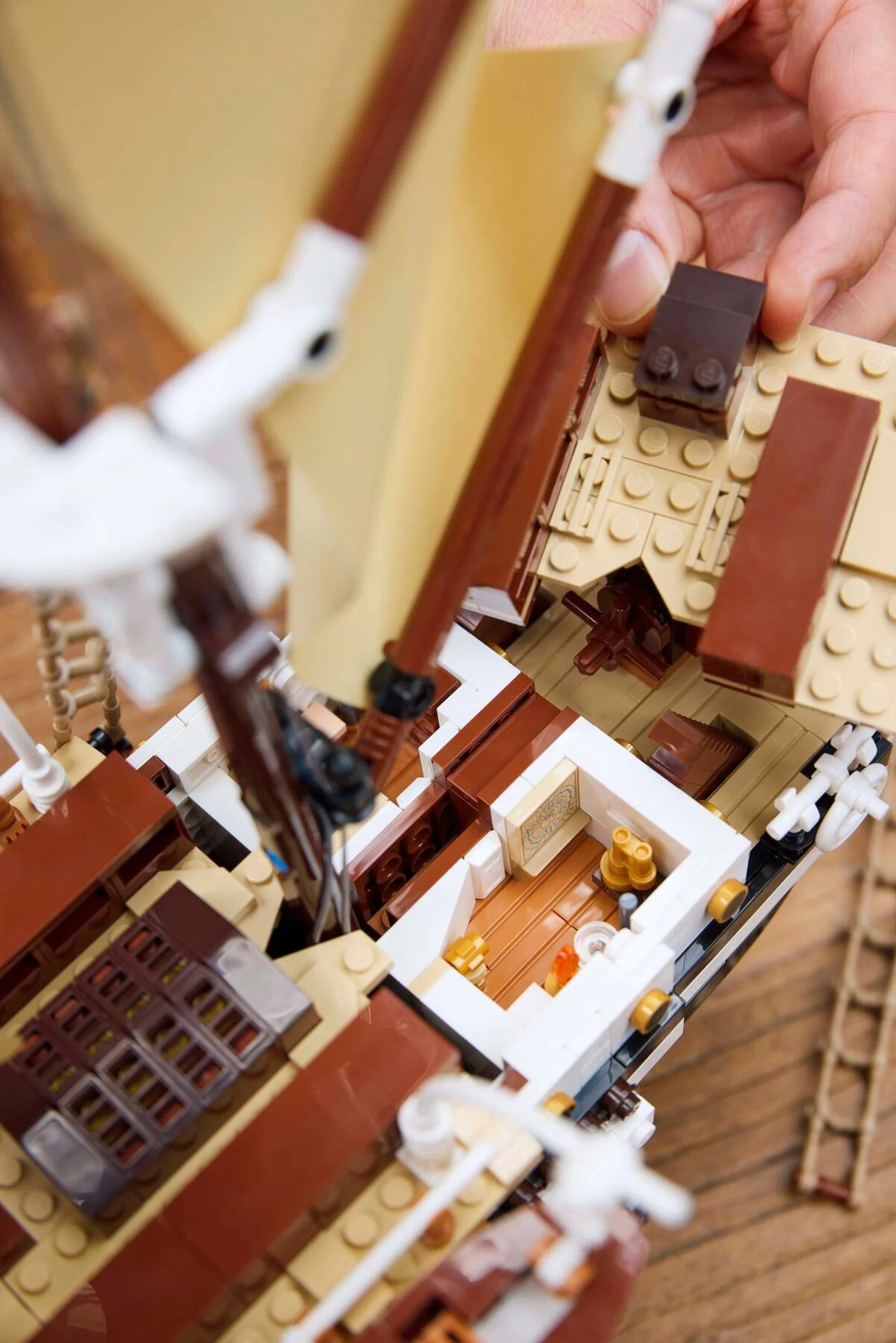 LEGO® 10335 Endurance - zdjęcie 23