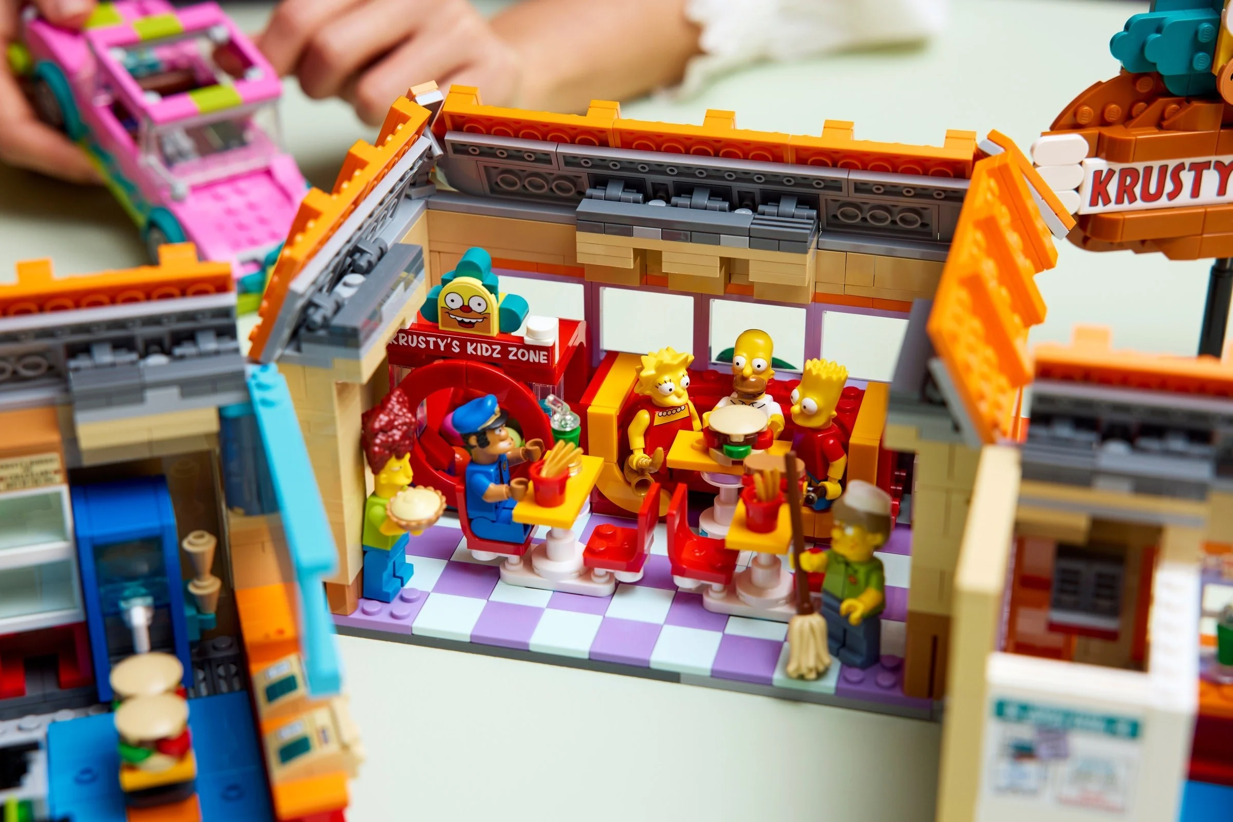 LEGO® 10352 The Simpsons: Krusty Burger - zdjęcie 11