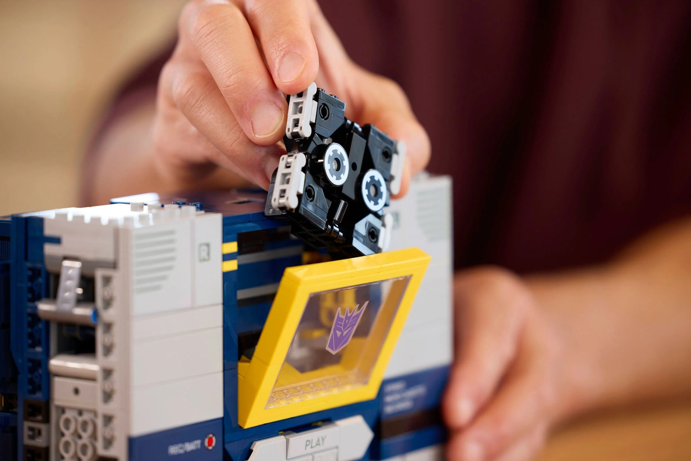 LEGO® 10358 Transformers: Soundwave - zdjęcie 9