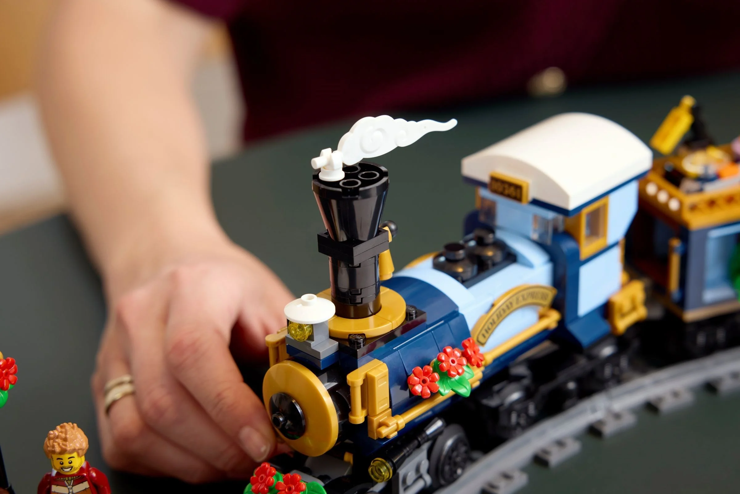 LEGO® 10361 Świąteczny ekspres - zdjęcie 21