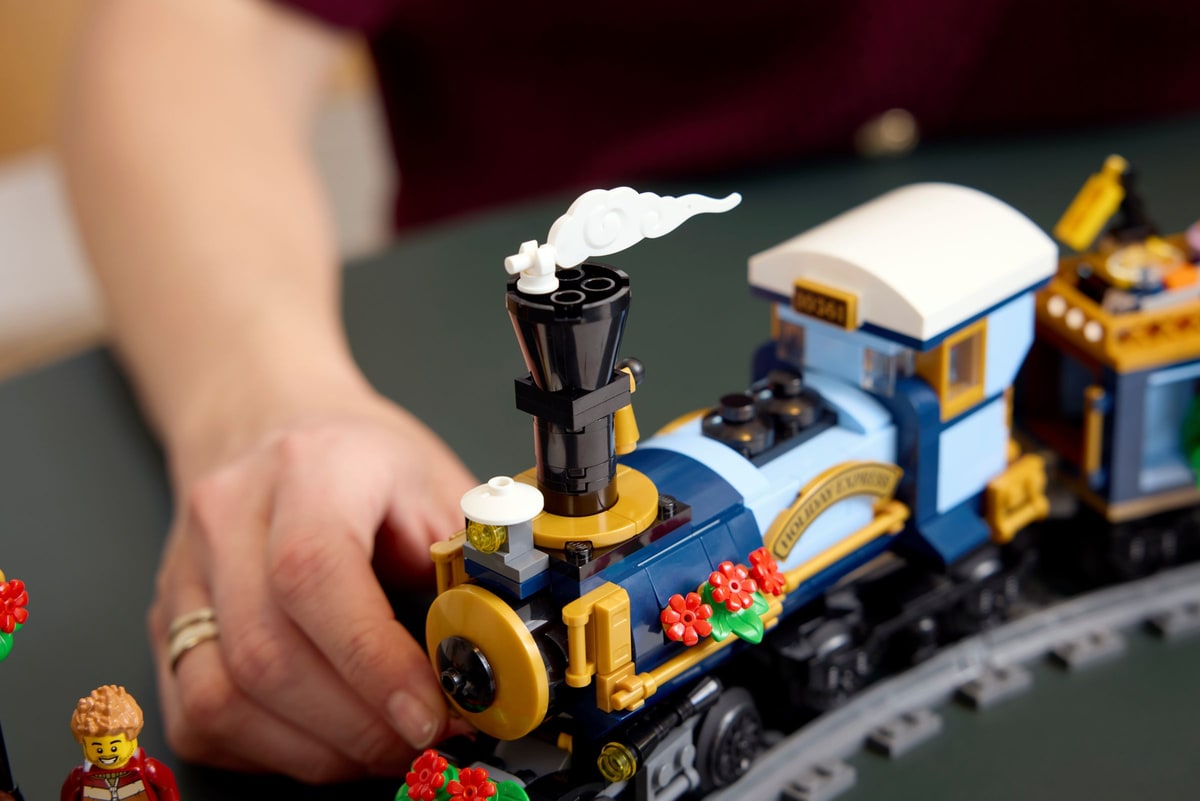 LEGO® 10361 Świąteczny ekspres - zdjęcie 17
