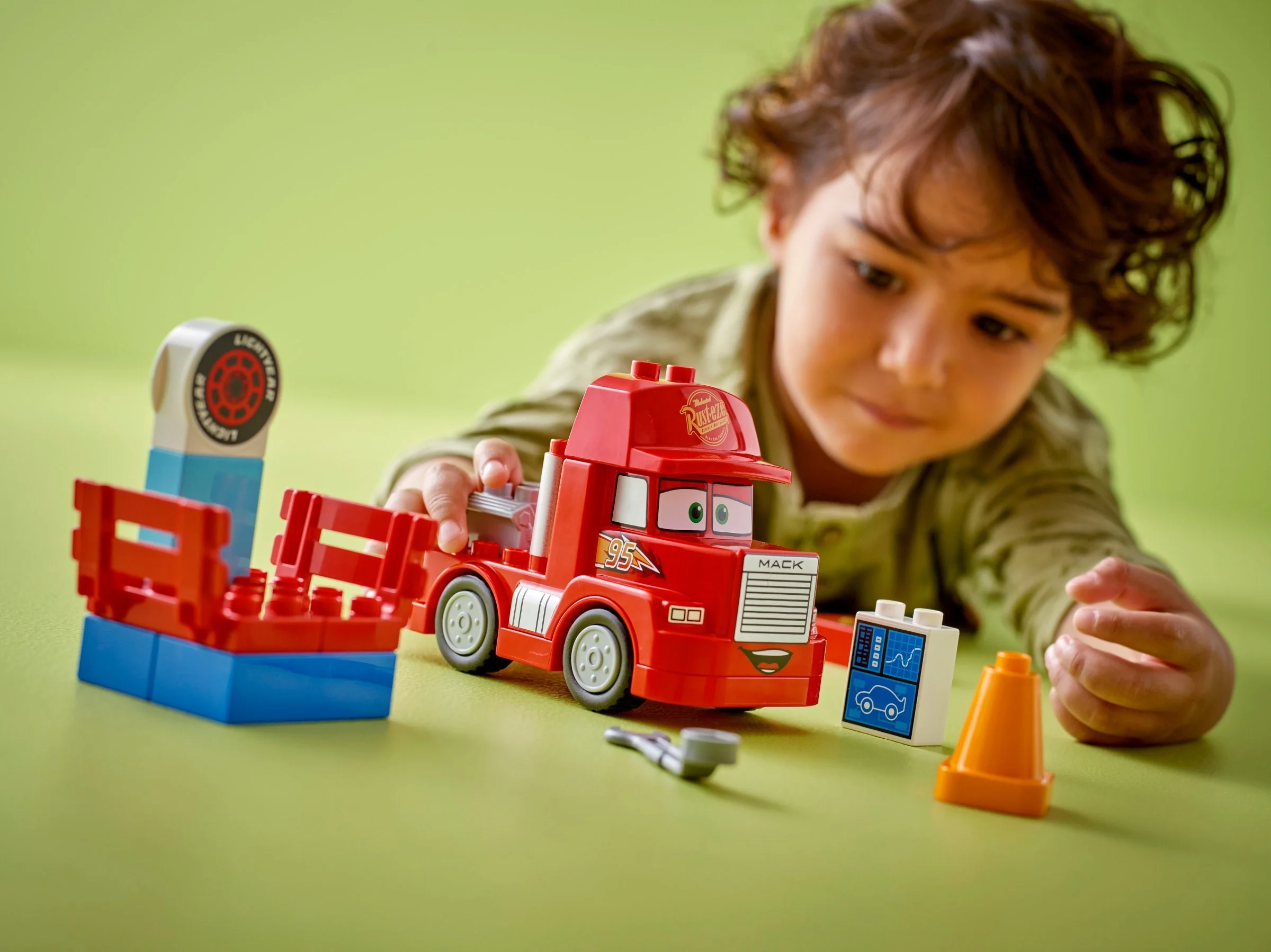 LEGO® 10417 DUPLO Disney Maniek na Wyścigu - zdjęcie 3