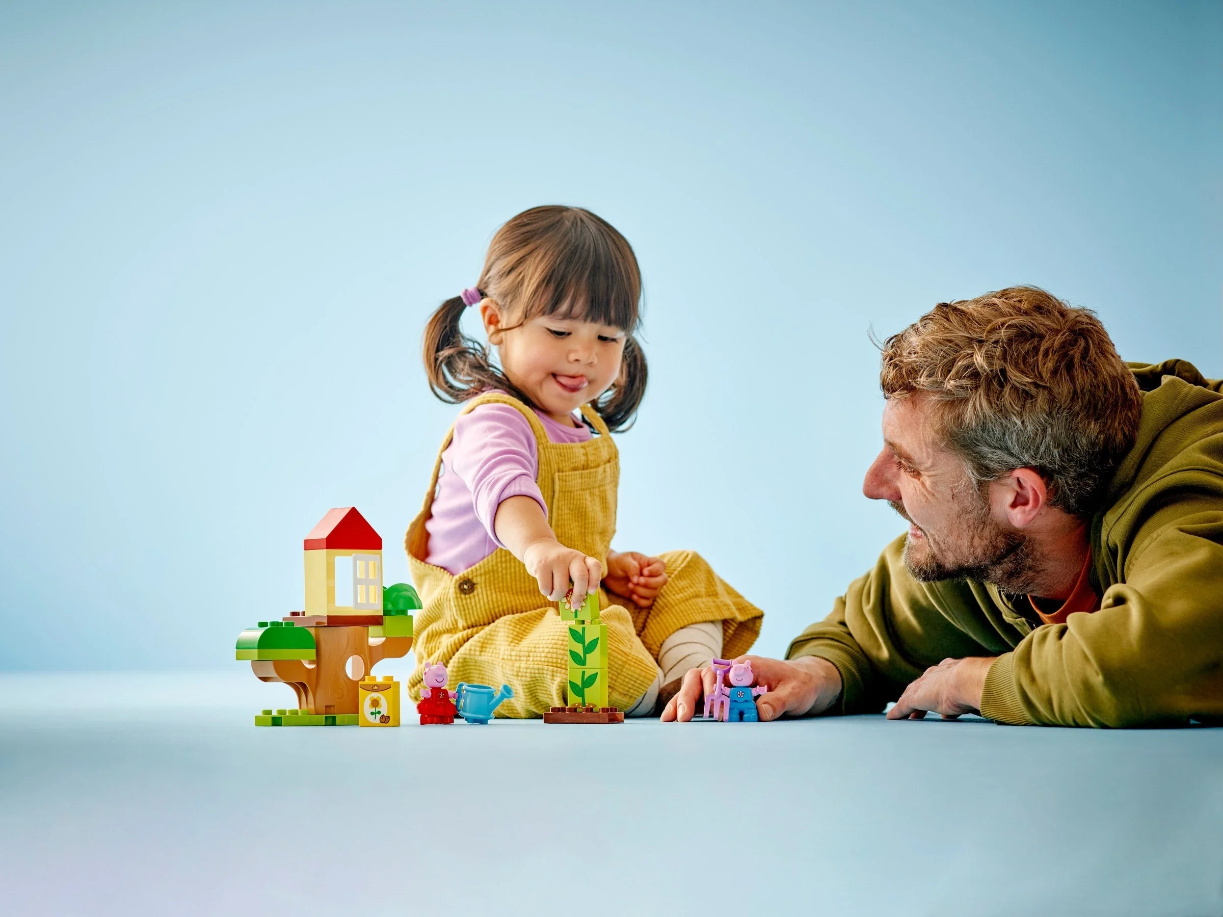LEGO® 10431 Ogród i domek na drzewie Peppy - zdjęcie 4
