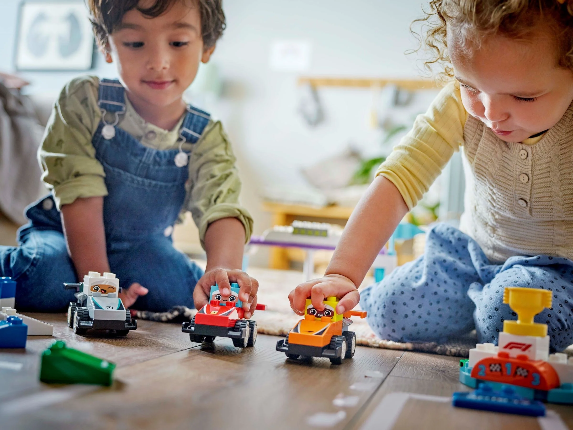 LEGO® 10445 Bolidy i kierowcy F1 - zdjęcie 7