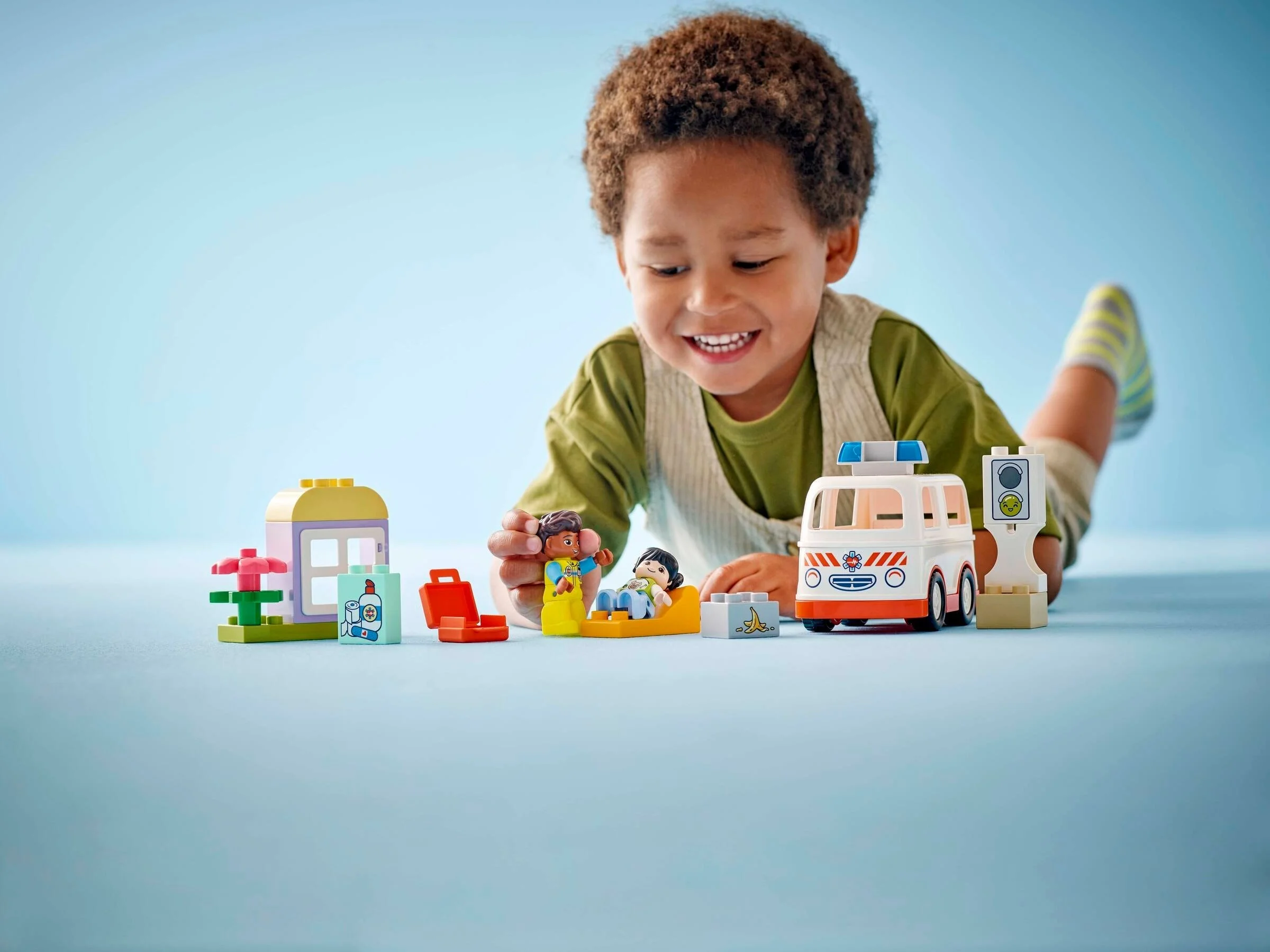 LEGO® 10447 Karetka z kierowcą - zdjęcie 6