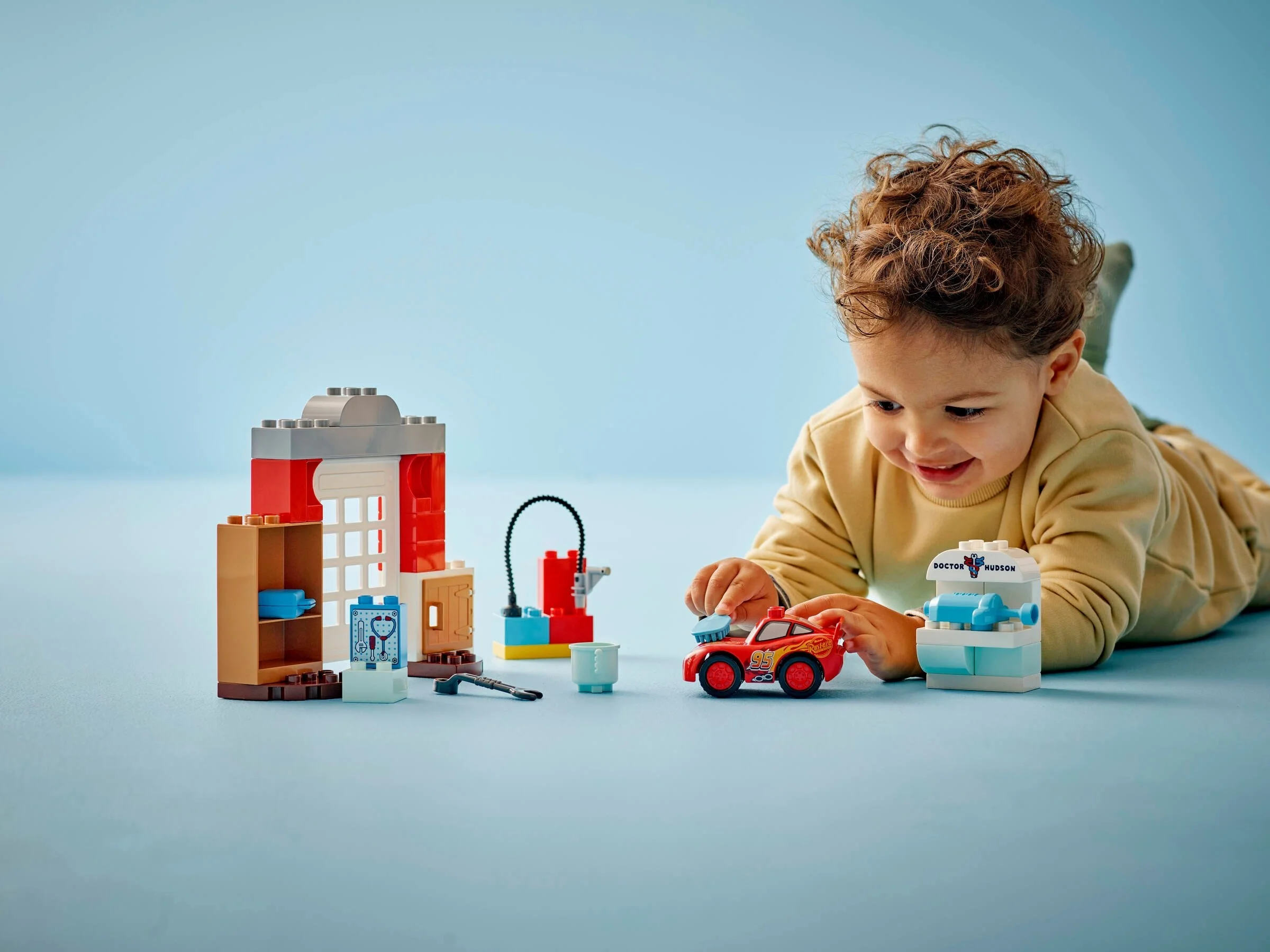 LEGO® 10456 Wizyta McQueena w warsztacie Wójta - zdjęcie 6
