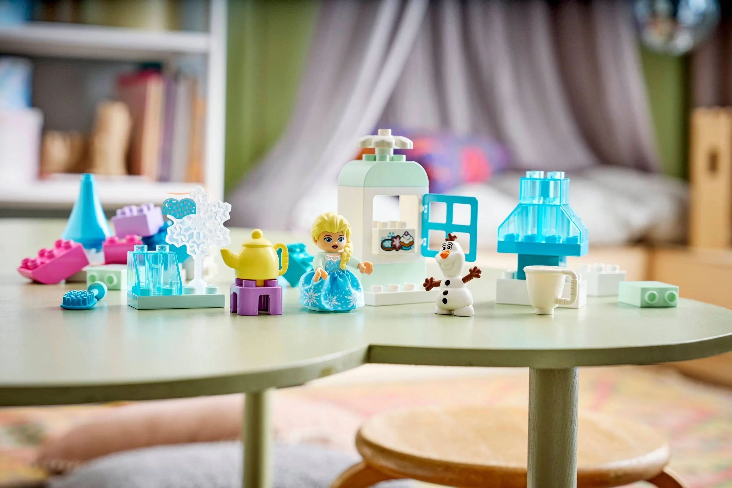LEGO® 10462 Kraina Lodu Kreatywne pudełko z Elzą i Olafem - zdjęcie 9