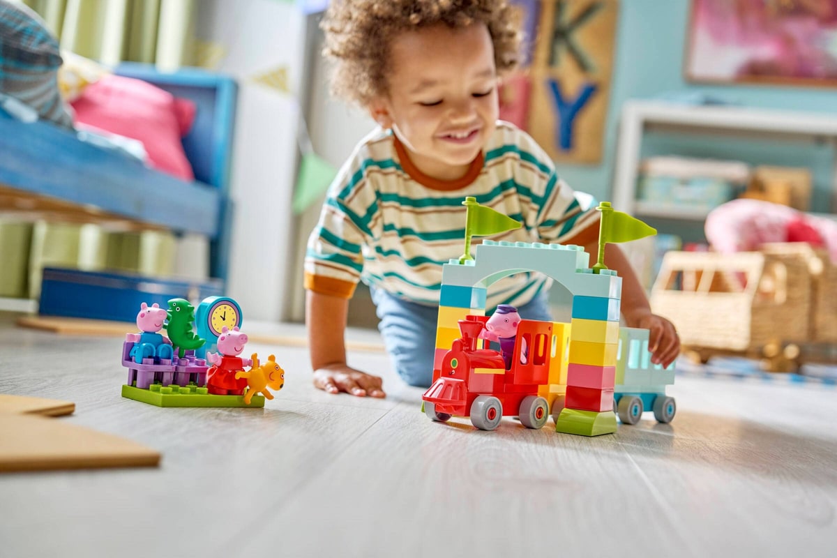 LEGO® 10466 Podróż pociągiem z Dziadkiem Świnką - zdjęcie 13