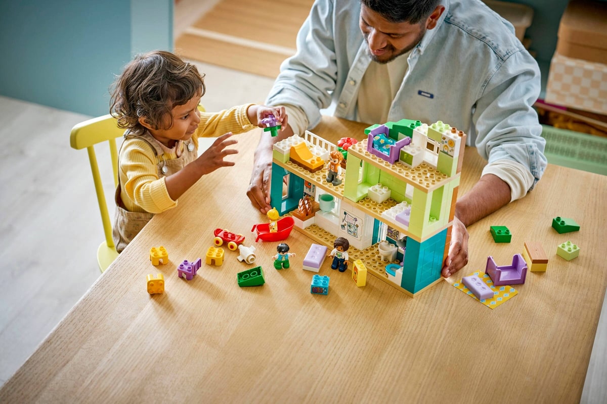 LEGO® 10470 Nowoczesny dom rodzinny 3 w 1 z figurkami - zdjęcie 7