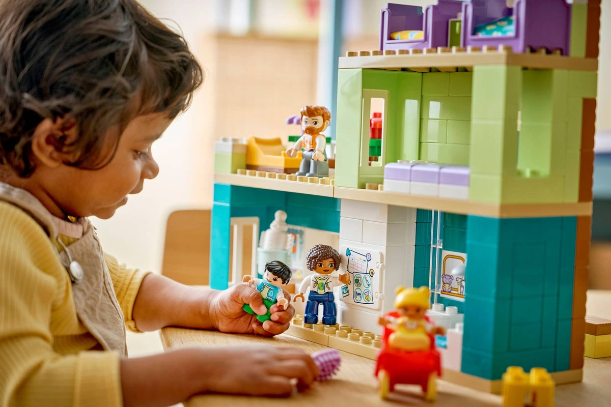LEGO® 10470 Nowoczesny dom rodzinny 3 w 1 z figurkami - zdjęcie 9