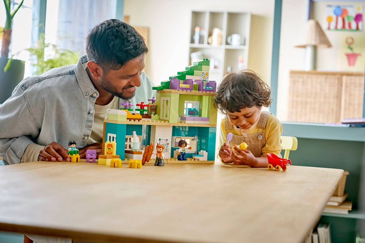 LEGO® 10470 Nowoczesny dom rodzinny 3 w 1 z figurkami - zdjęcie 11