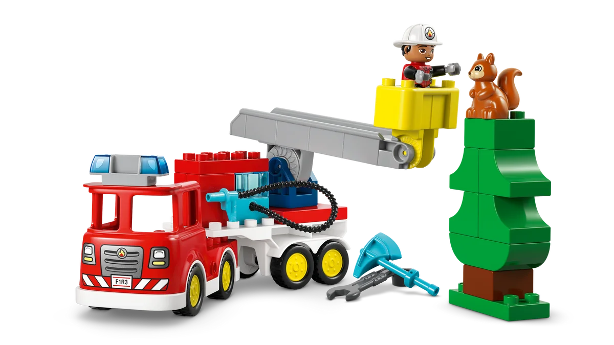 LEGO® 10473 Wóz strażacki z wężem i strażakiem - zdjęcie 17