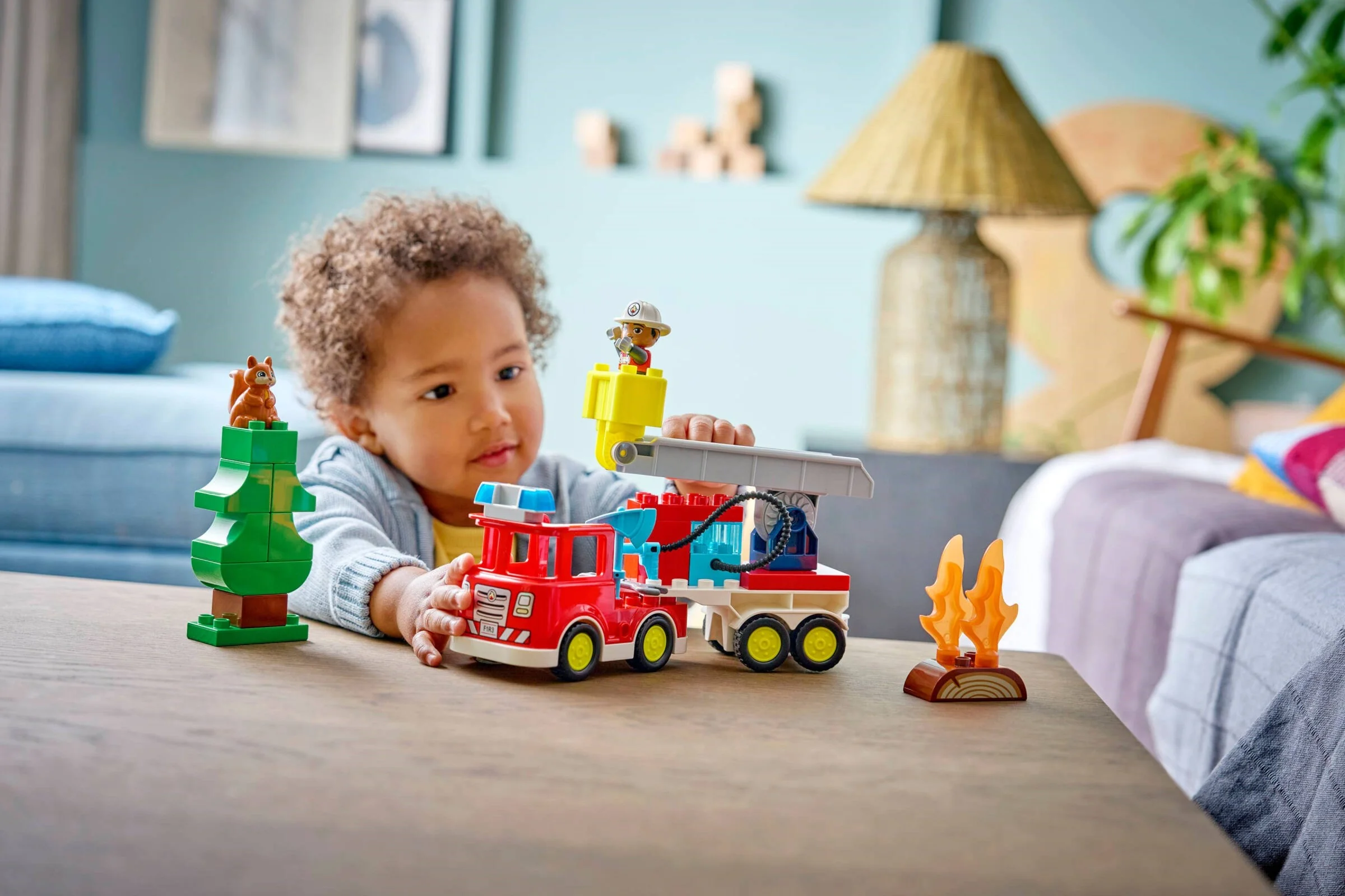 LEGO® 10473 Wóz strażacki z wężem i strażakiem - zdjęcie 27