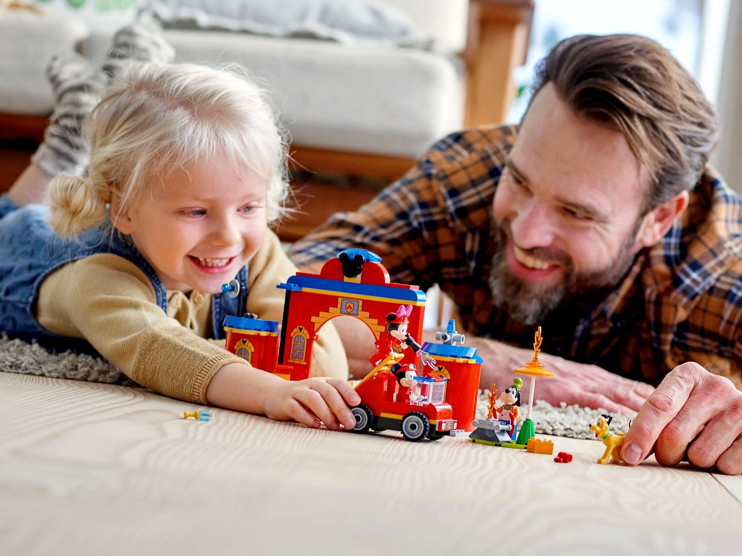 LEGO® 10776 i przyjaciele Remiza i wóz strażacki Myszki Miki i przyjaciół - zdjęcie 9