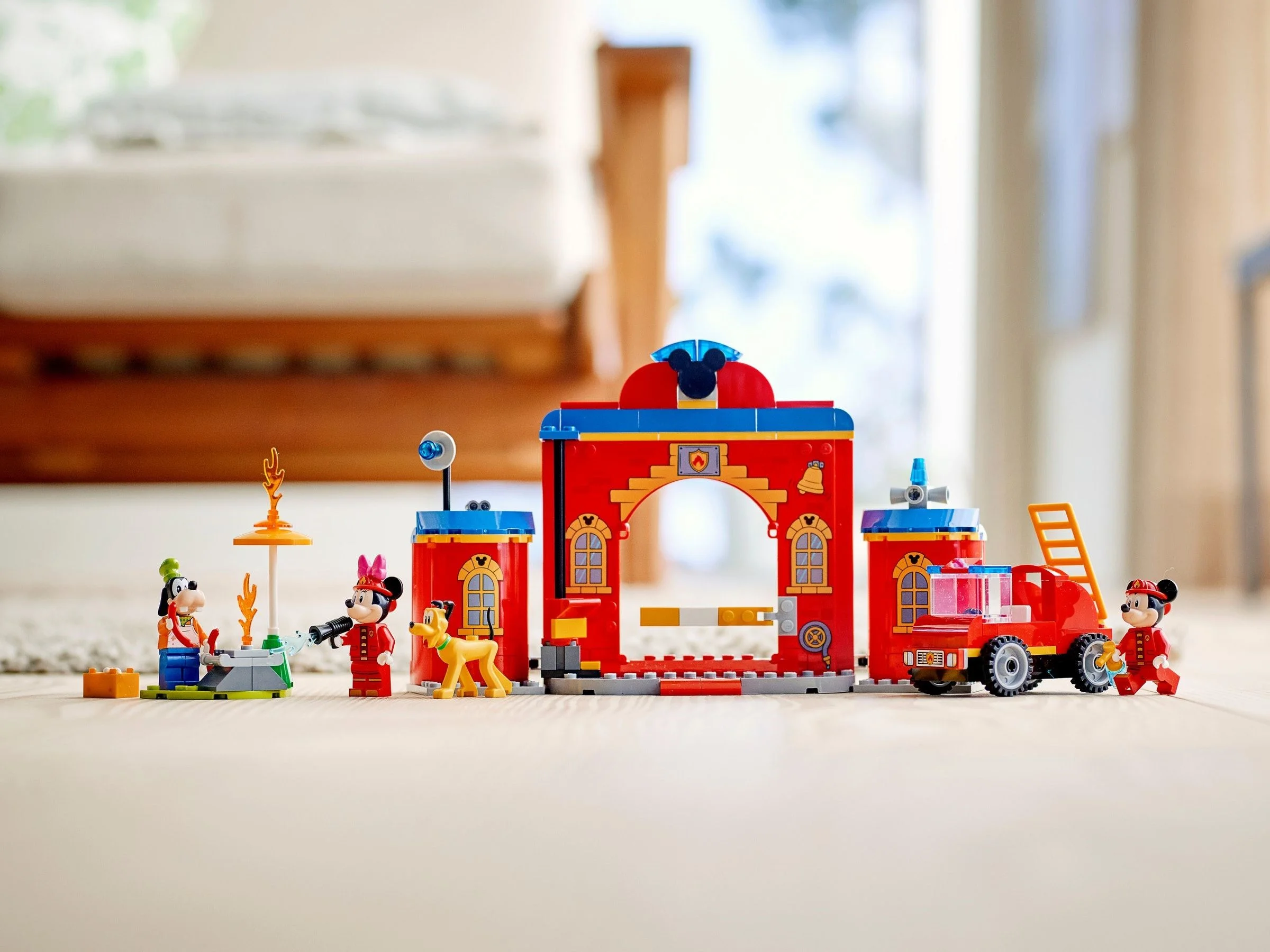 LEGO® 10776 i przyjaciele Remiza i wóz strażacki Myszki Miki i przyjaciół - zdjęcie 10