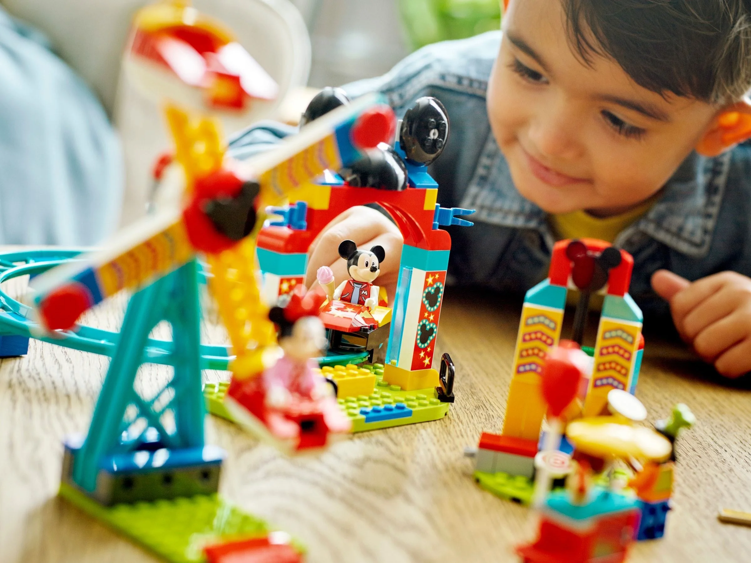 LEGO® 10778 Miki, Minnie i Goofy w wesołym miasteczku - zdjęcie 8