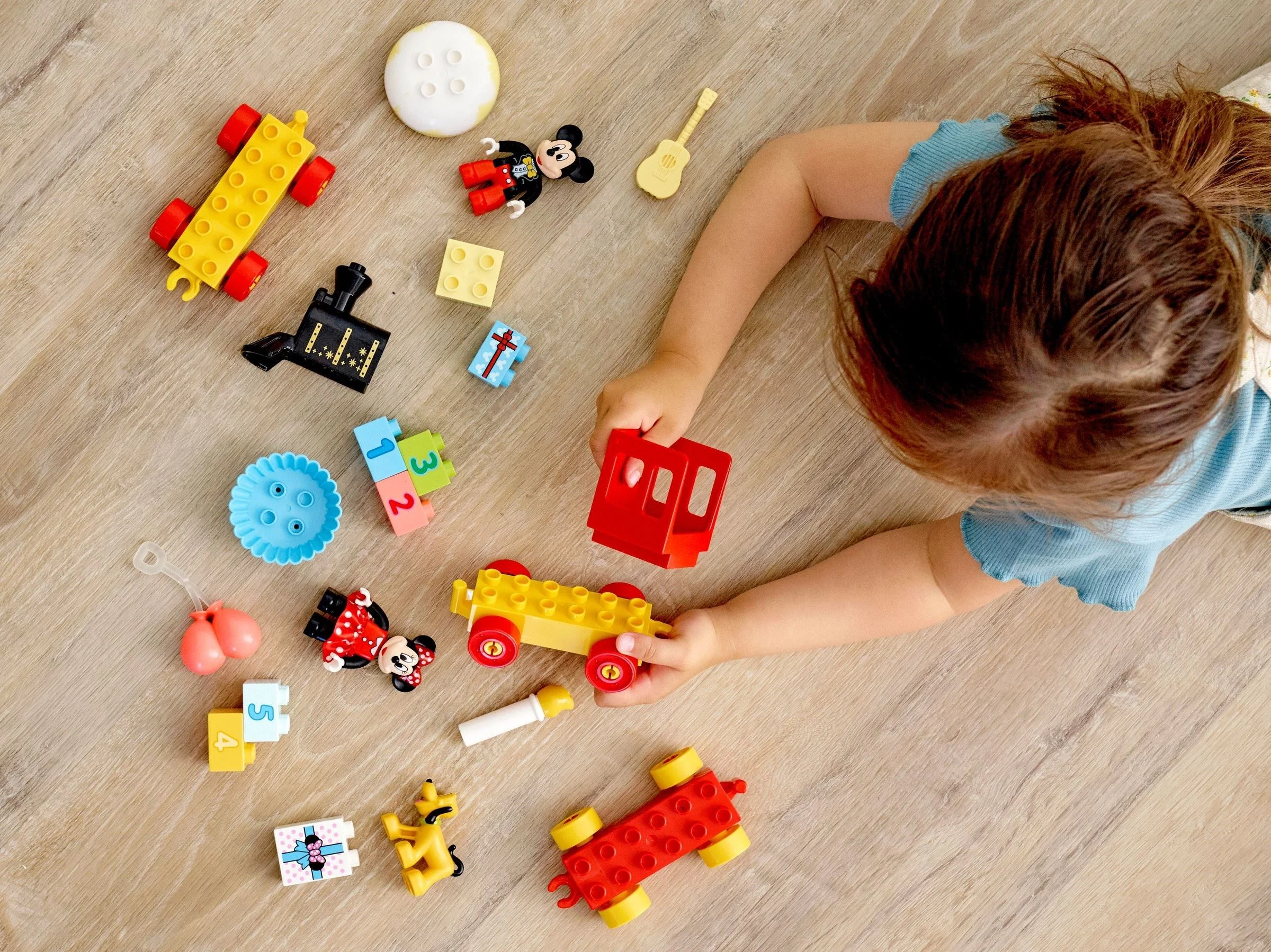 LEGO® 10941 Urodzinowy pociąg myszek Miki i Minnie - zdjęcie 3