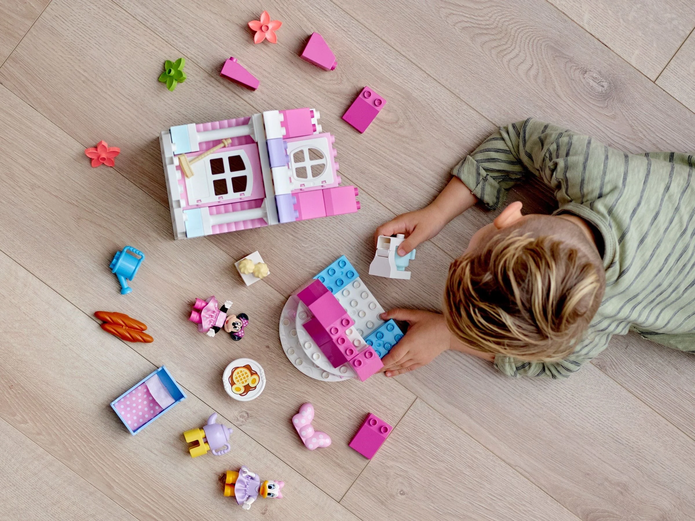 LEGO® 10942 Dom i kawiarnia Myszki Minnie Nowe - zdjęcie 9