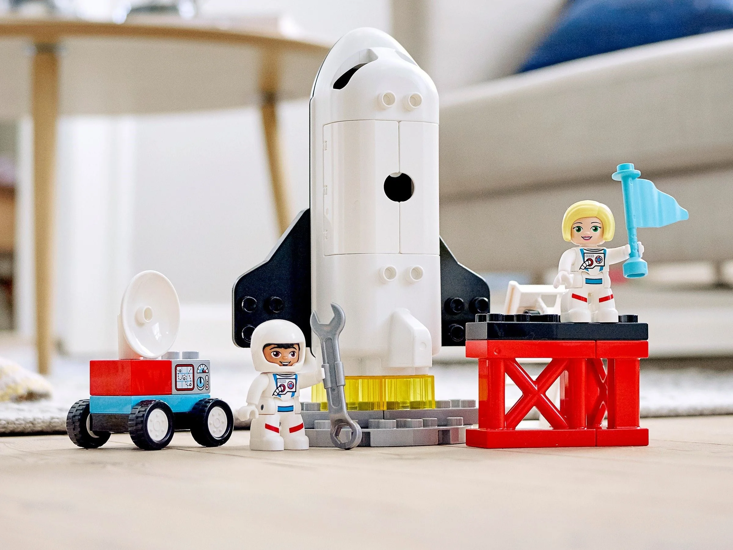 LEGO® 10944 Lot promem kosmicznym - zdjęcie 4
