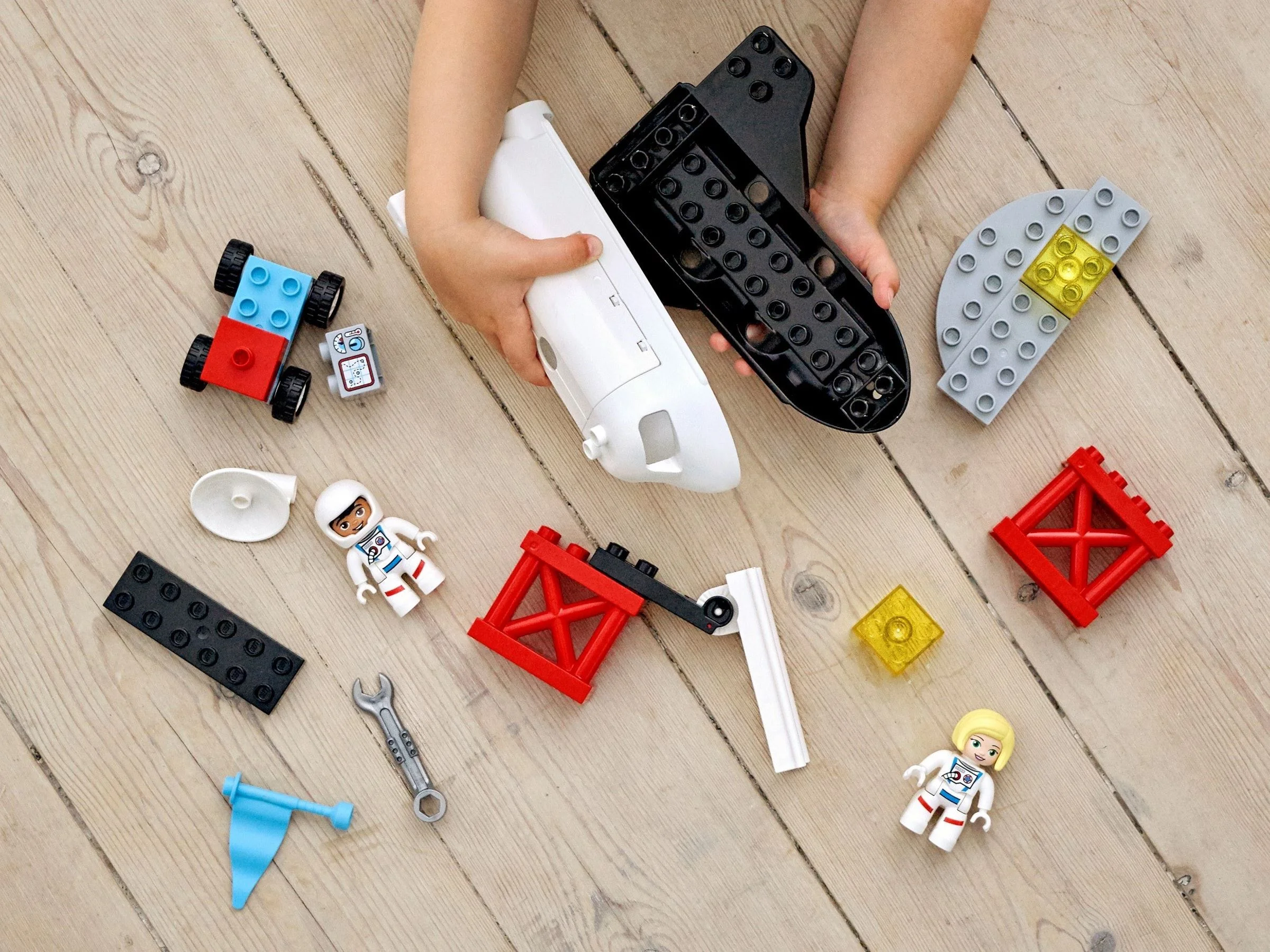 LEGO® 10944 Lot promem kosmicznym - zdjęcie 11