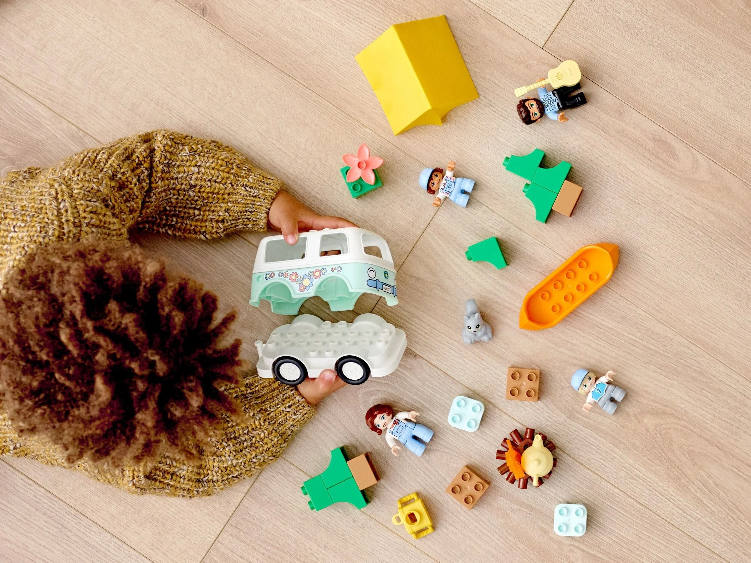 LEGO® 10946 Rodzinne biwakowanie - zdjęcie 9