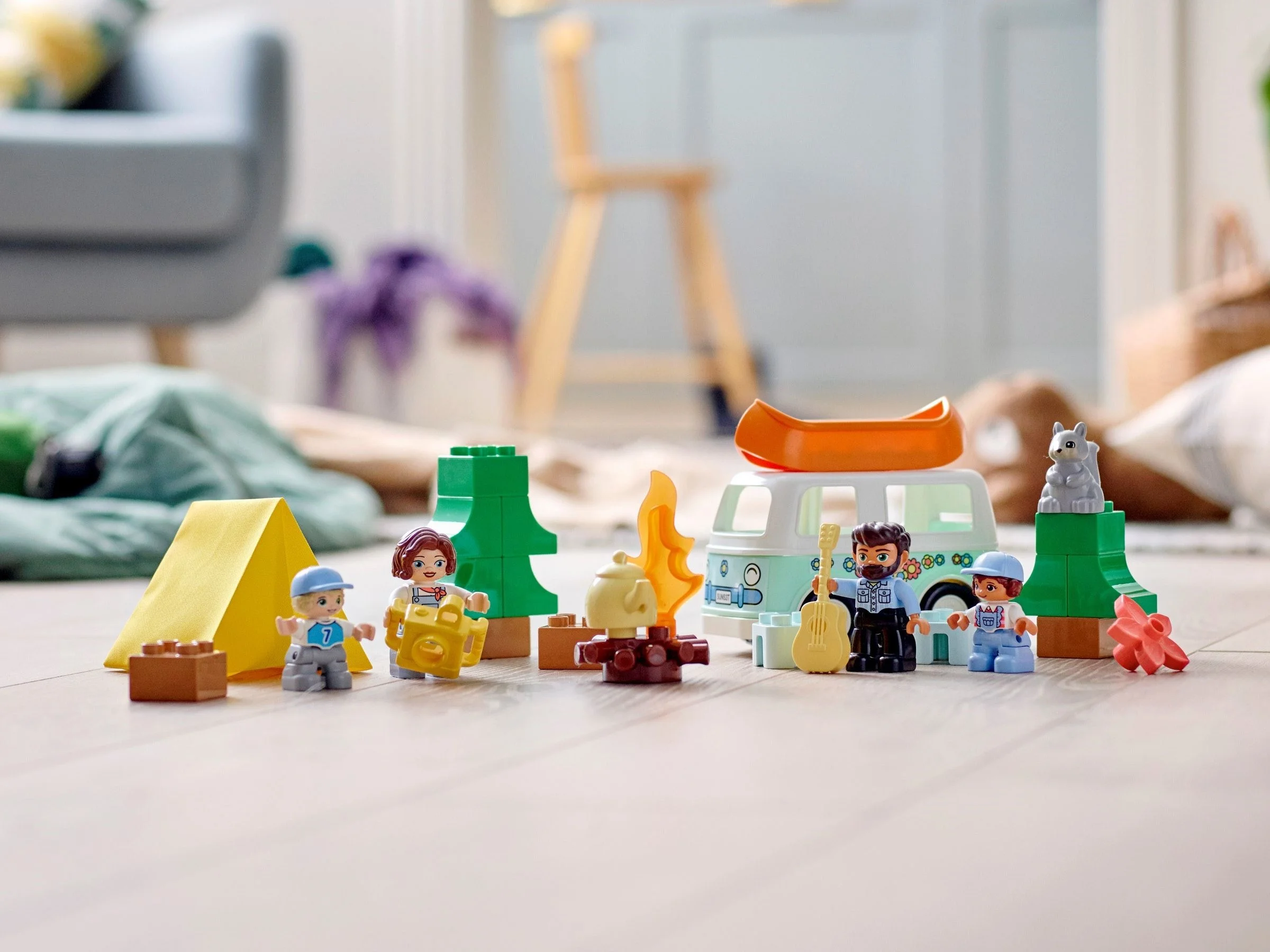 LEGO® 10946 Rodzinne biwakowanie - zdjęcie 11