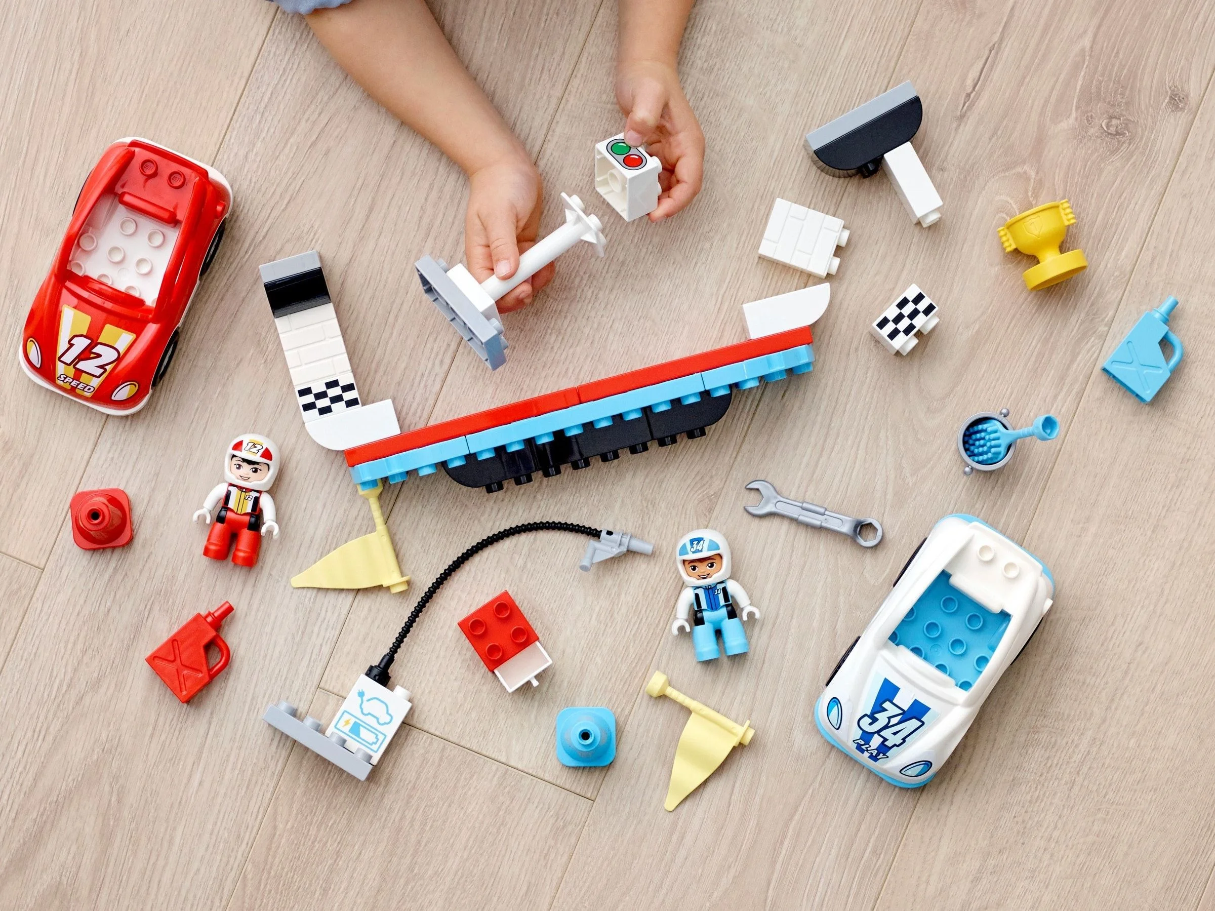 LEGO® 10947 Samochody wyścigowe - zdjęcie 8