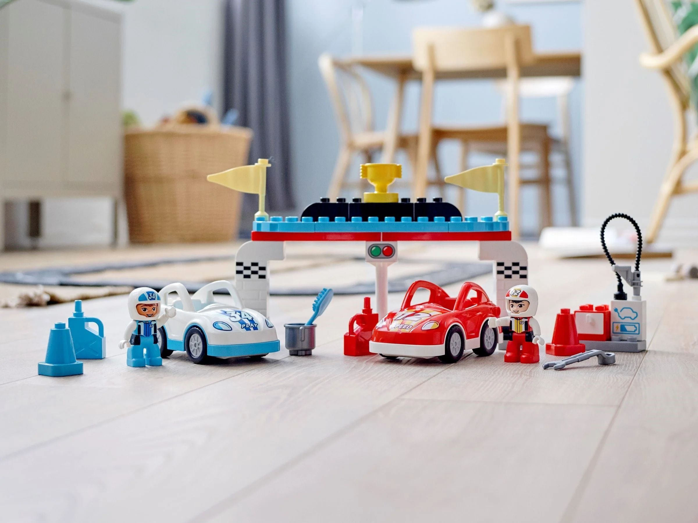LEGO® 10947 Samochody wyścigowe - zdjęcie 10