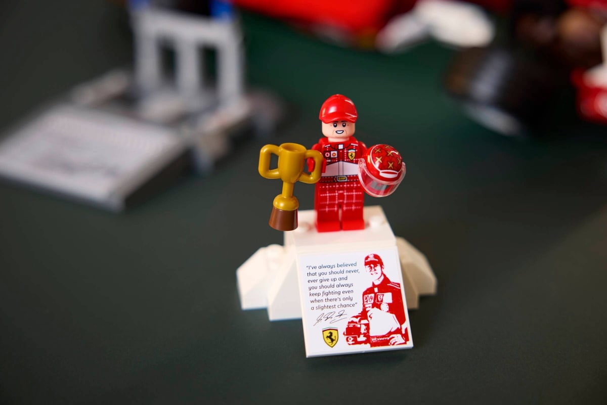 LEGO® 11375 Ferrari F2004 i Michael Schumacher - zdjęcie 9