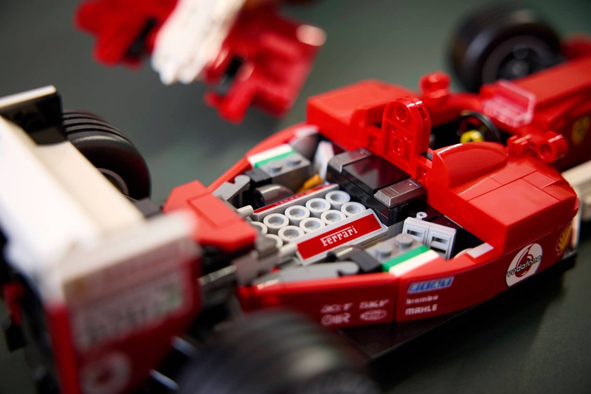 LEGO® 11375 Ferrari F2004 i Michael Schumacher - zdjęcie 11
