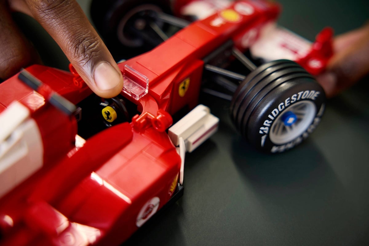 LEGO® 11375 Ferrari F2004 i Michael Schumacher - zdjęcie 13