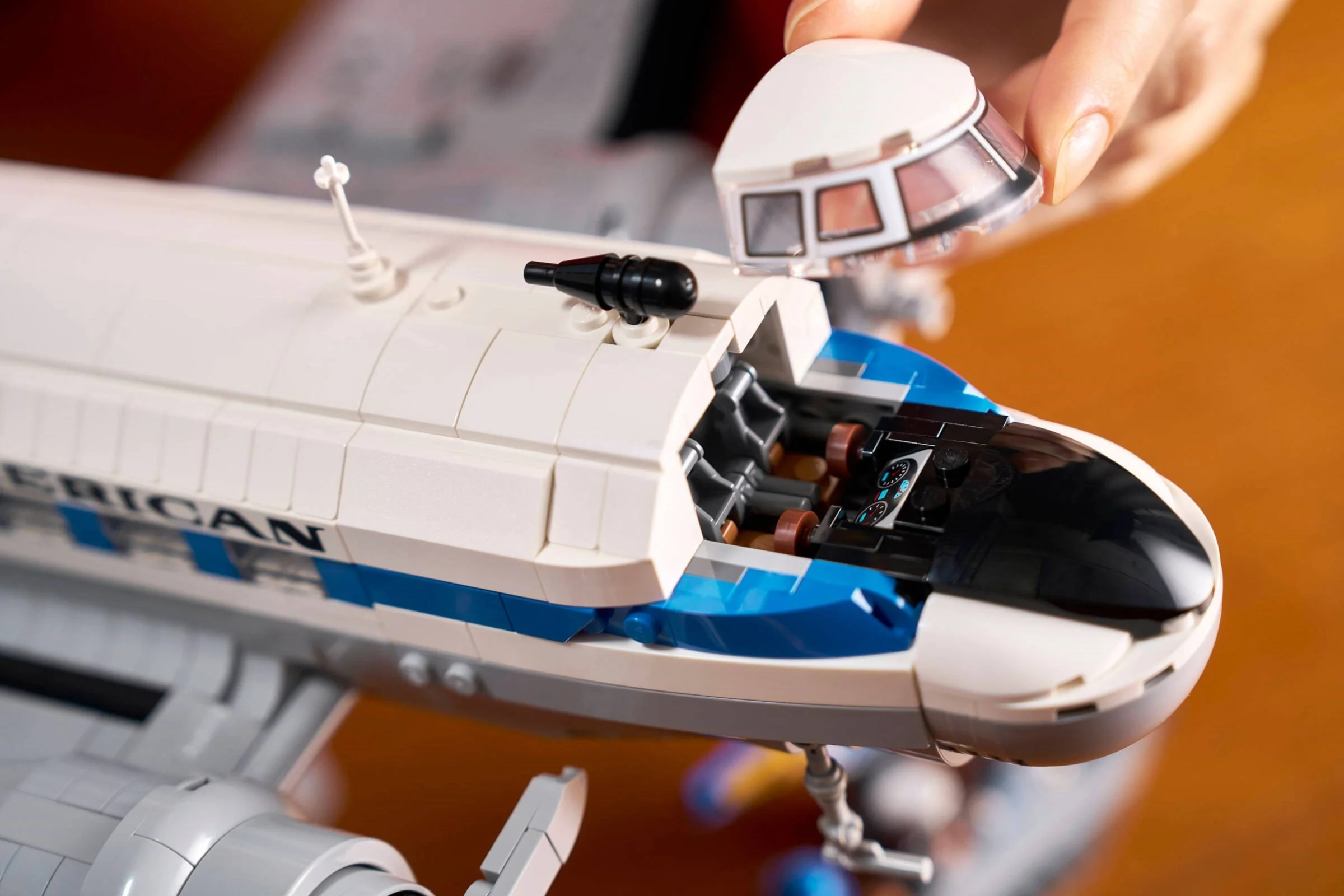 LEGO® 11378 Samolot transportowy Douglas DC-3 Pan Am - zdjęcie 8