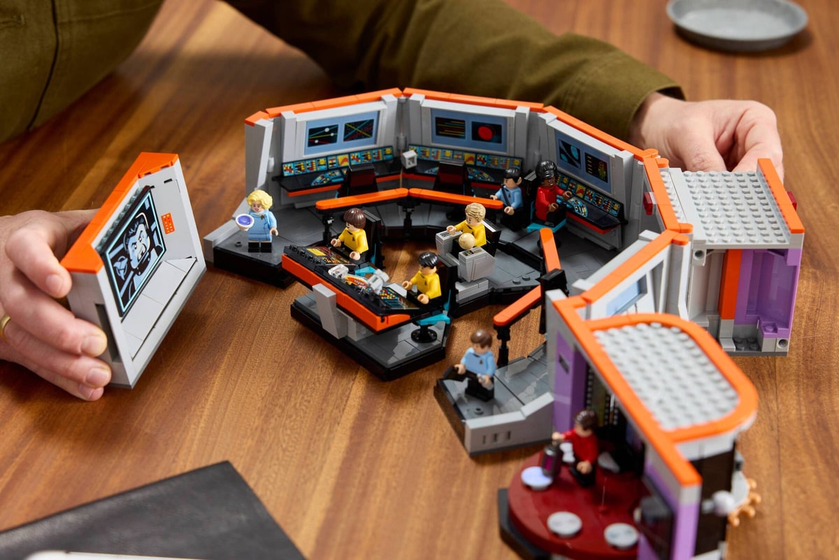 LEGO® 11385 Star Trek: Mostek U. S.S. Enterprise NCC-1701 - zdjęcie 12