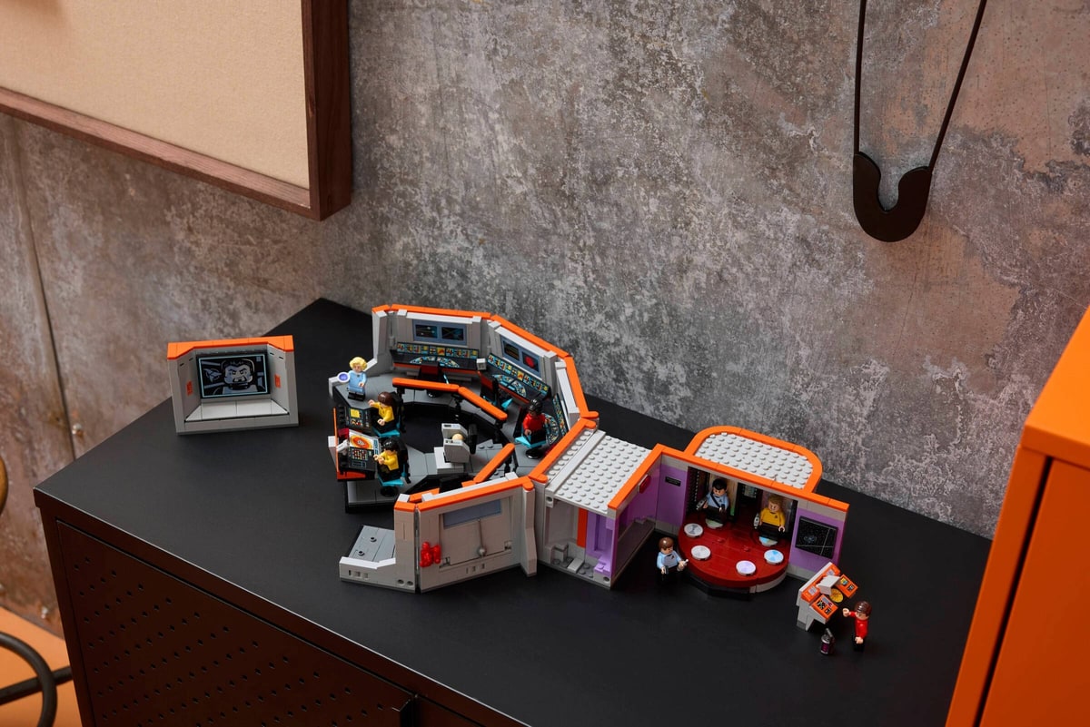 LEGO® 11385 Star Trek: Mostek U. S.S. Enterprise NCC-1701 - zdjęcie 16