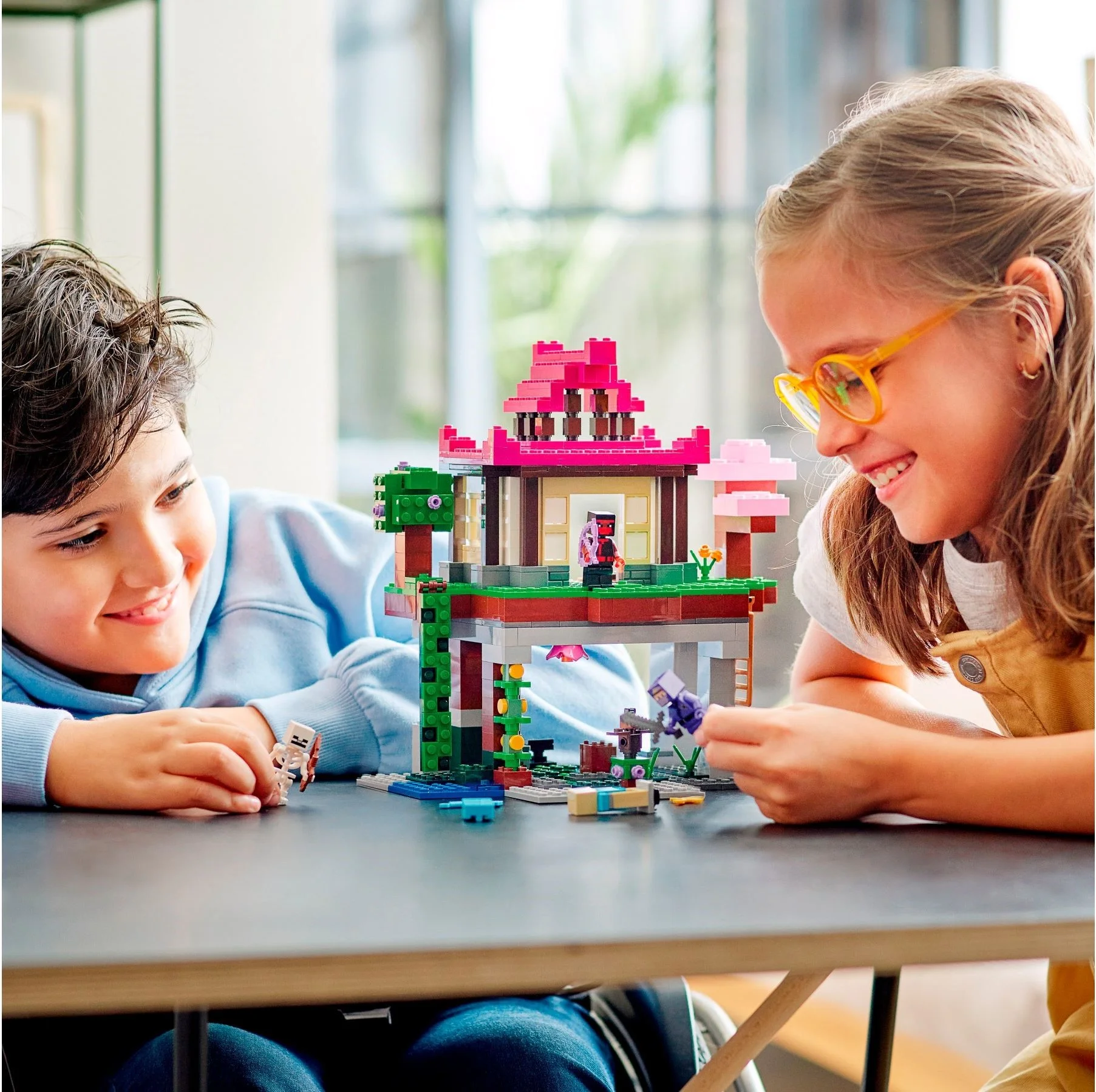 LEGO® 21183 Teren szkoleniowy - zdjęcie 9